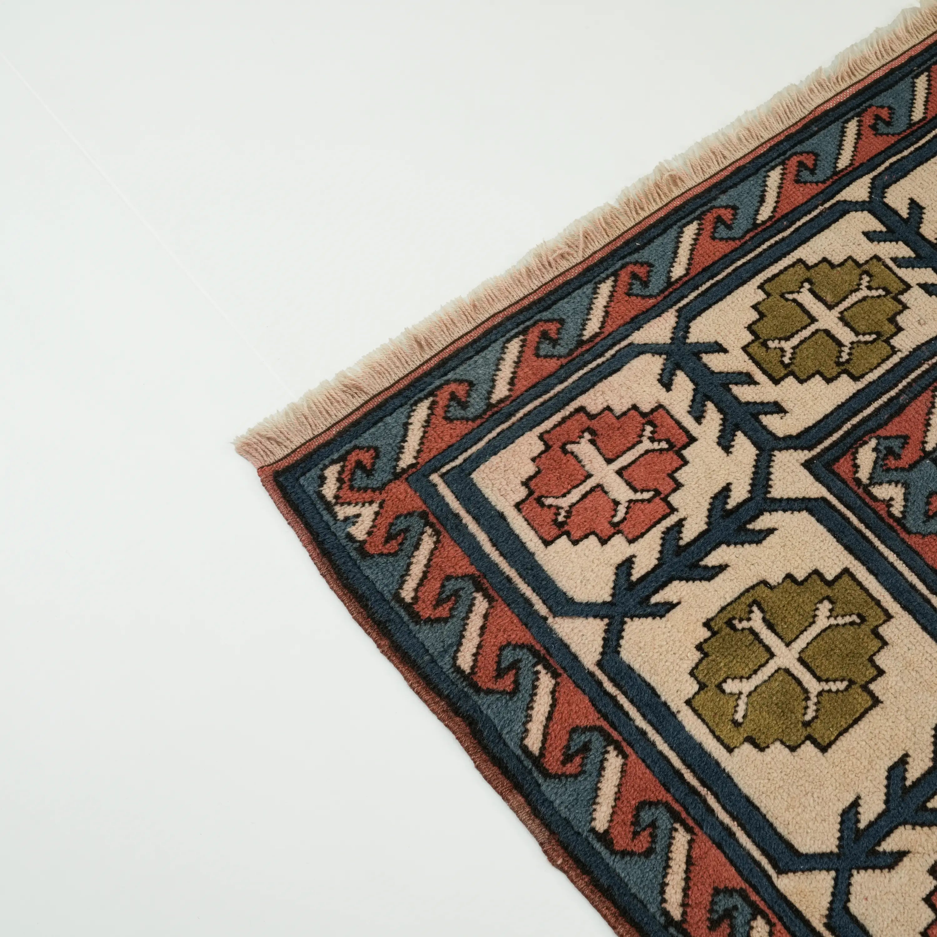 İkinci El Anadolu Desenli El Dokuma Rengarenk Yün Kars Halısı