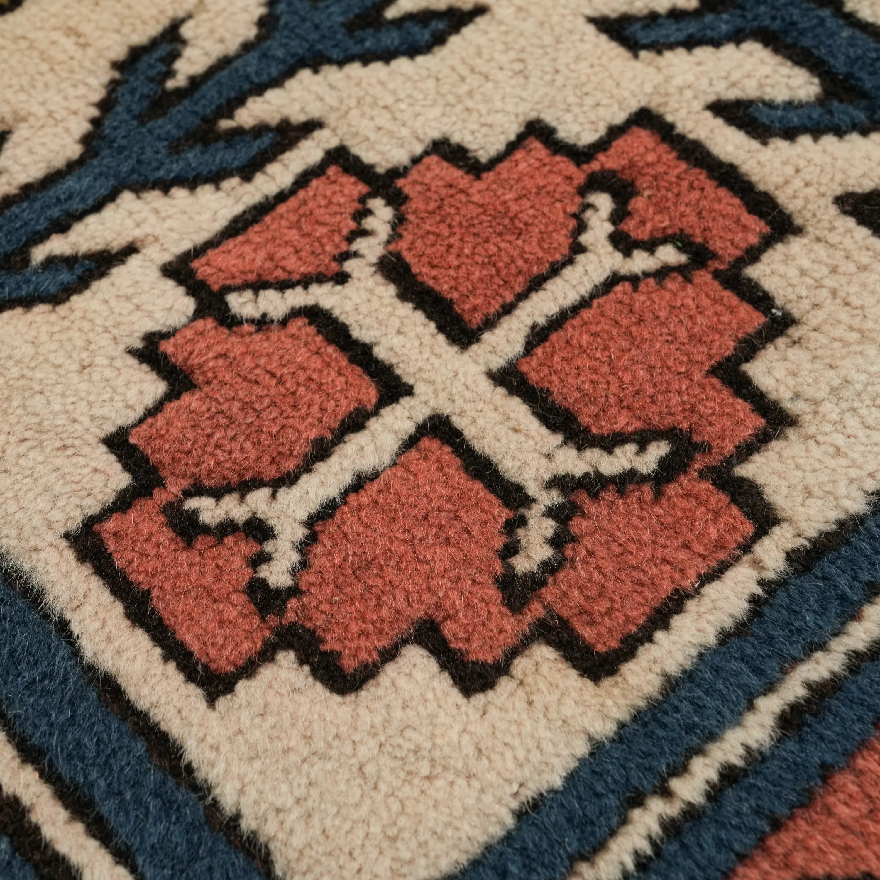 İkinci El Anadolu Desenli El Dokuma Rengarenk Yün Kars Halısı