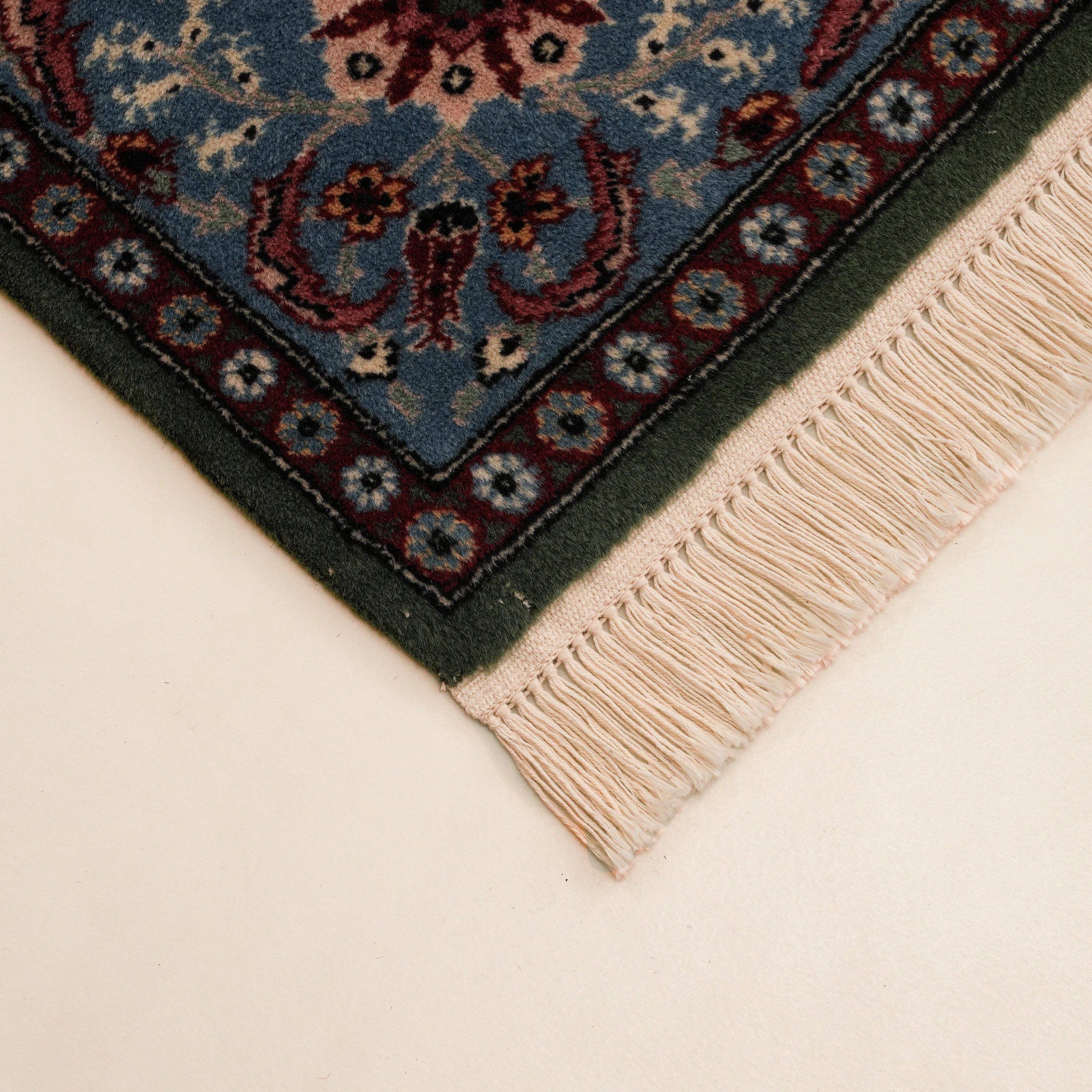 İkinci El Hereke Çeşmi Bülbül Desenli El Dokuma Lacivert Yün Halı