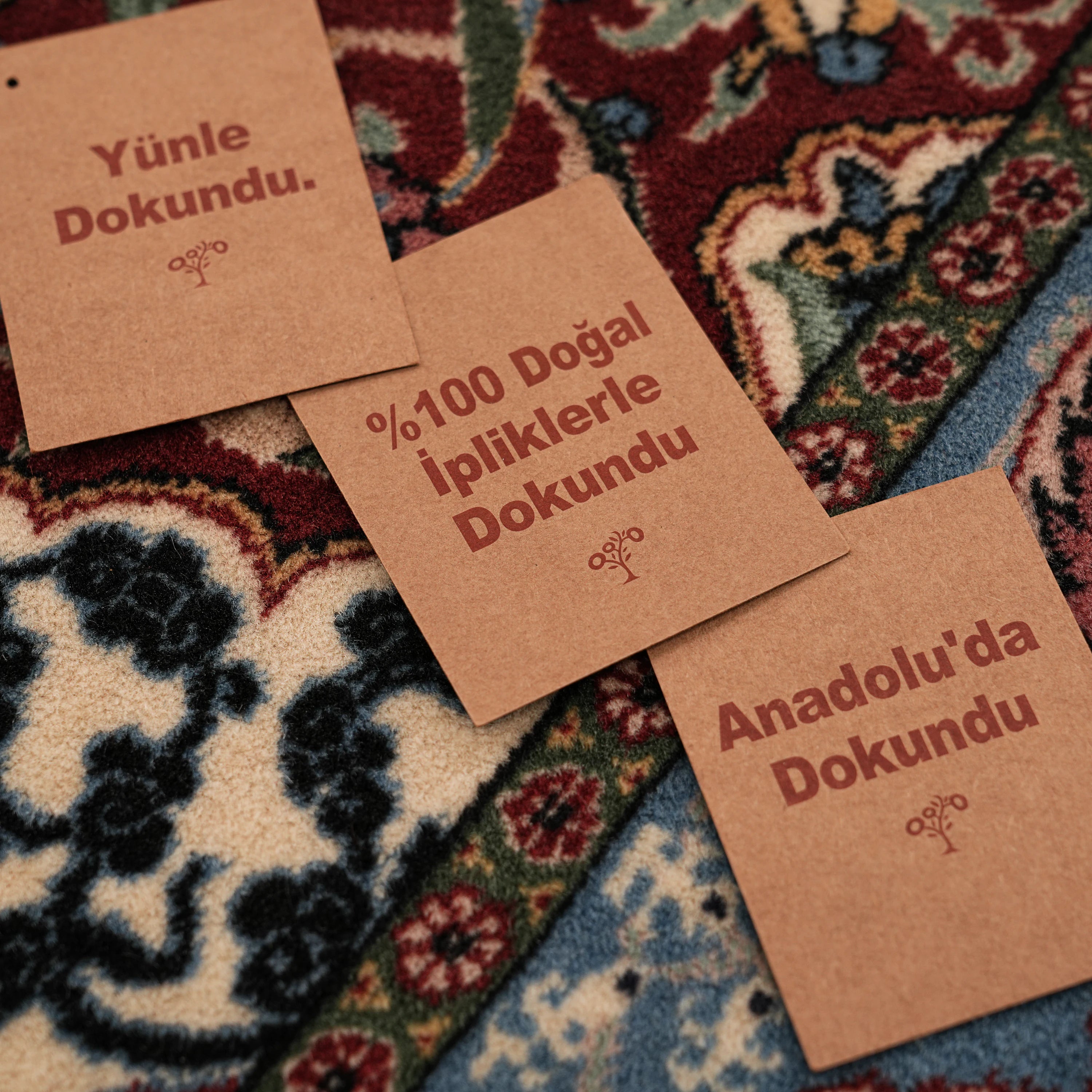 İkinci El Hereke Çeşmi Bülbül Desenli El Dokuma Lacivert Yün Halı