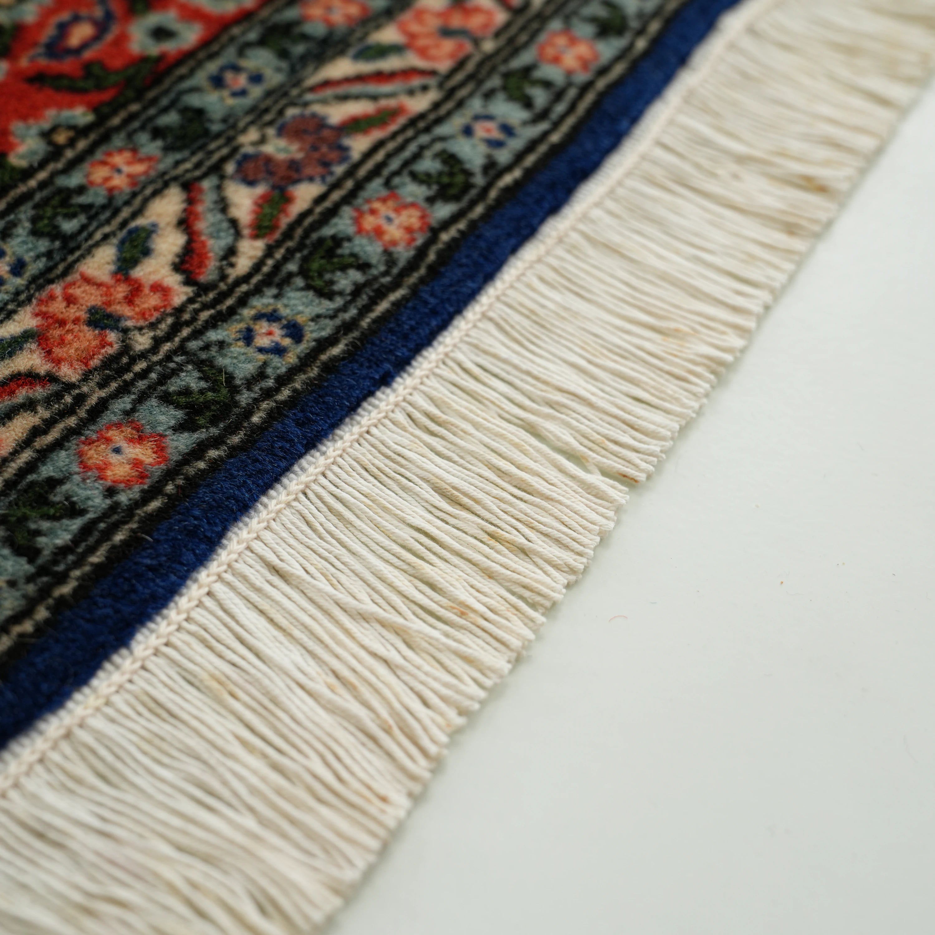 İkinci El Hereke Karpuzlu Desenli El Dokuma Lacivert Yün Halı