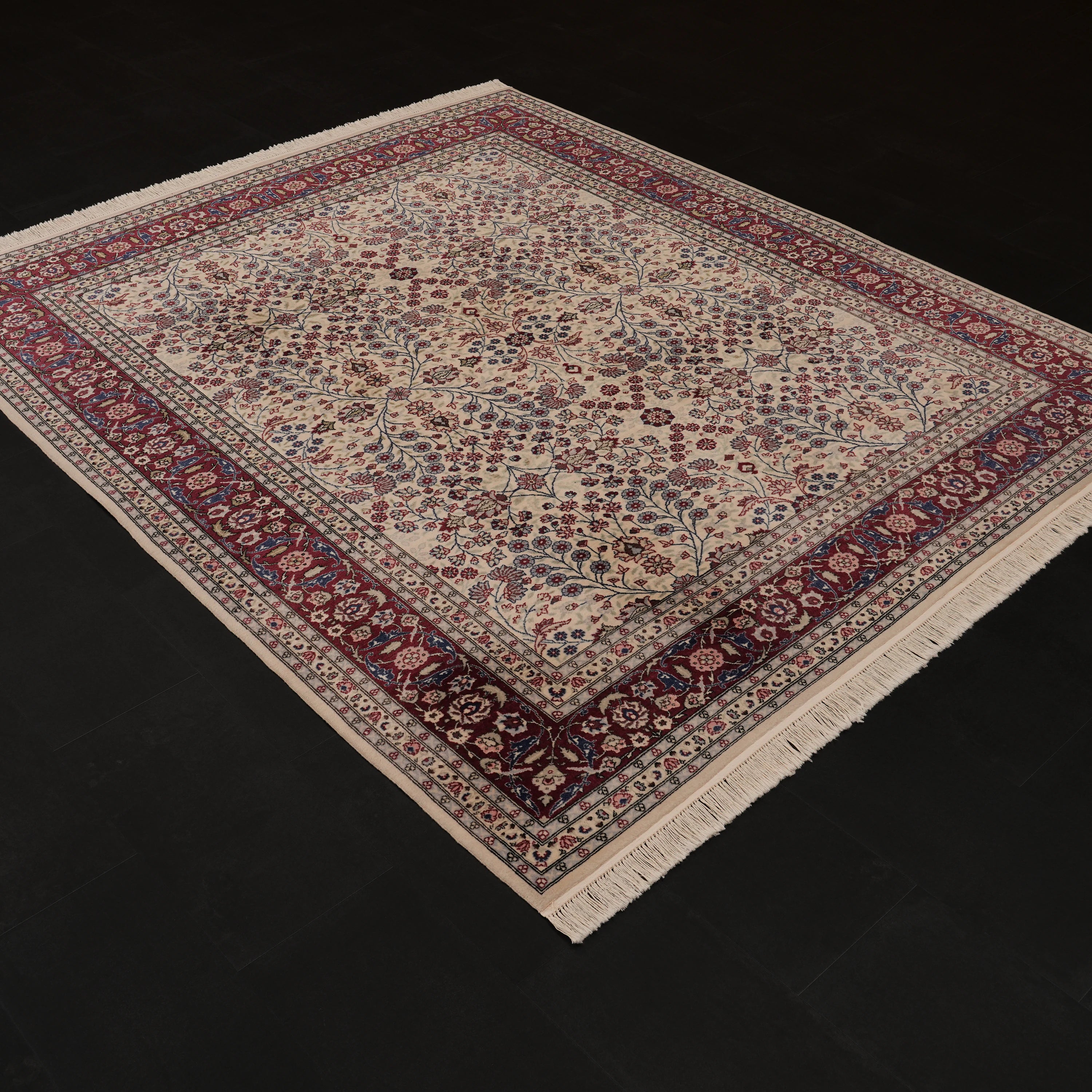 İkinci El Hereke Yedi Dağın Çiçeği Desenli El Dokuma Krem Yün Halı