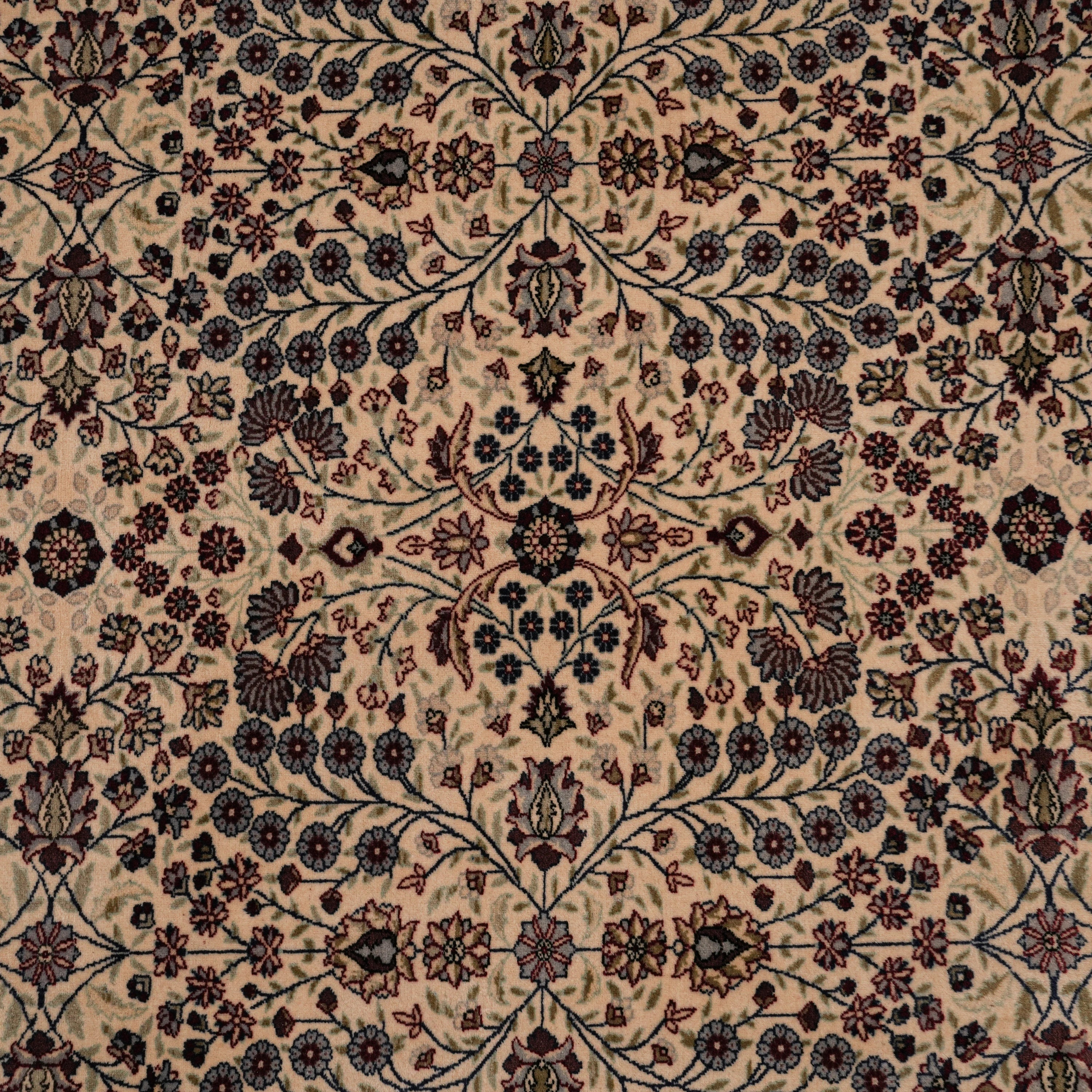 İkinci El Hereke Yedi Dağın Çiçeği Desenli El Dokuma Krem Yün Halı