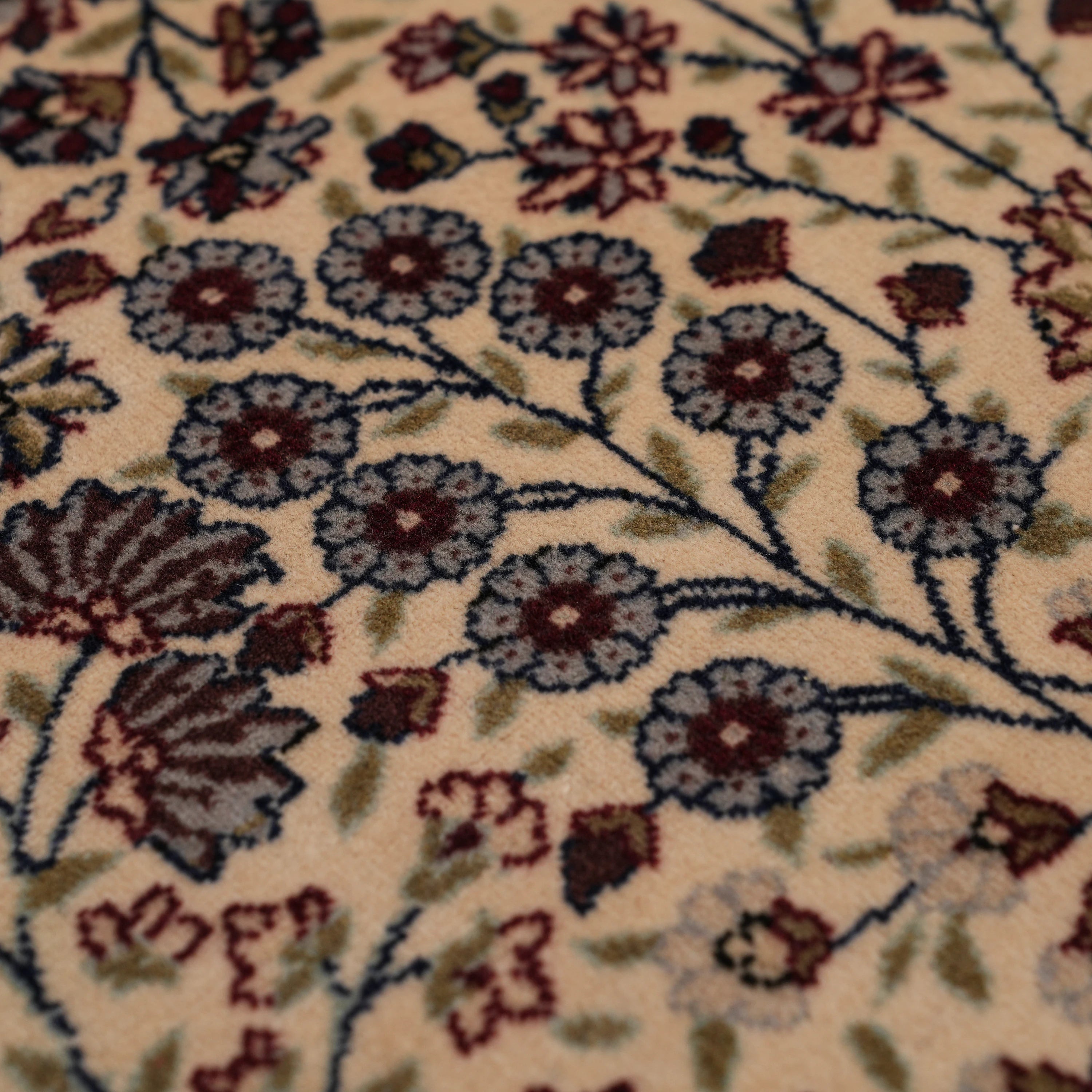 İkinci El Hereke Yedi Dağın Çiçeği Desenli El Dokuma Krem Yün Halı