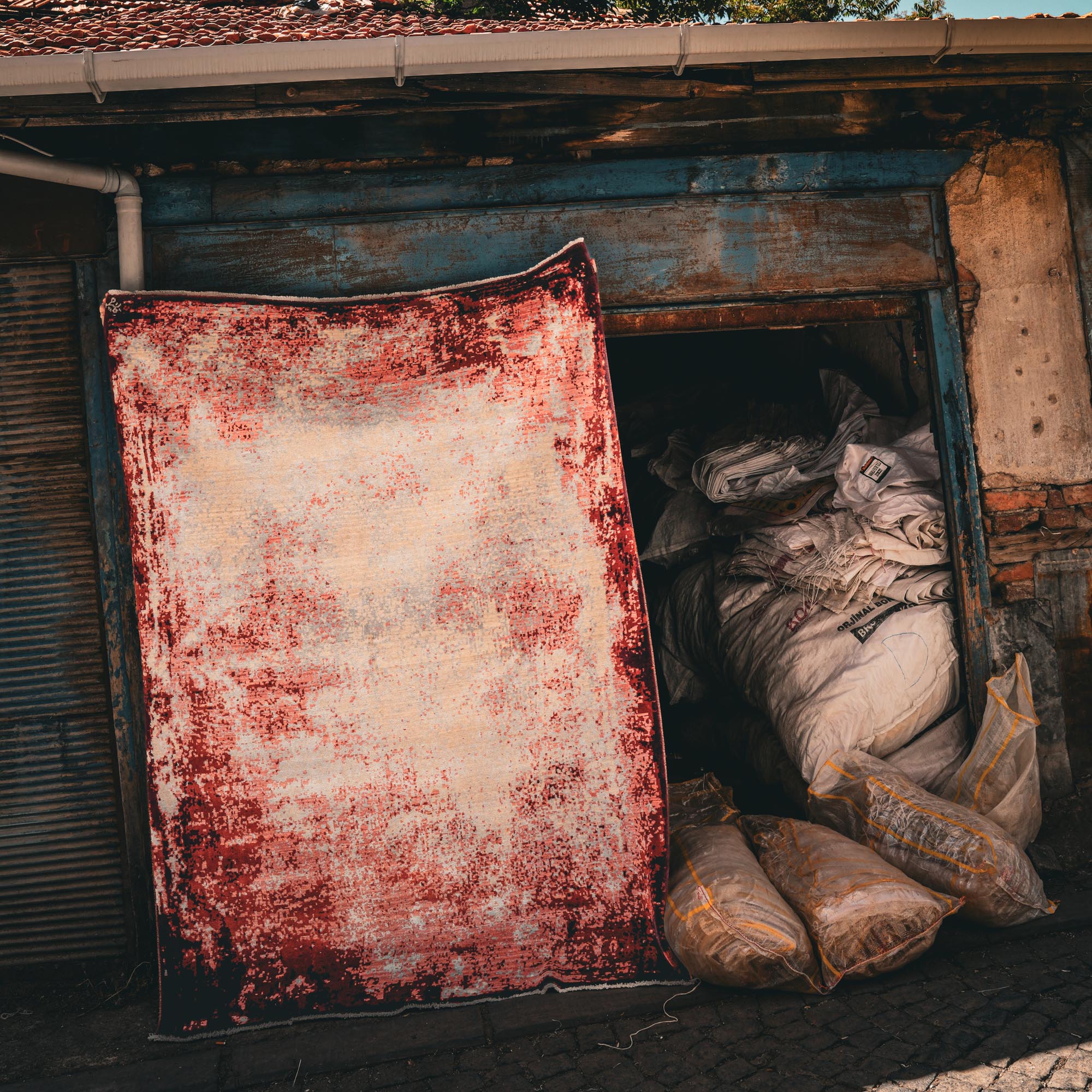 Tempus Series Abstract Frame Patterned Grey/Orange Bamboo Special Countertop Carpet