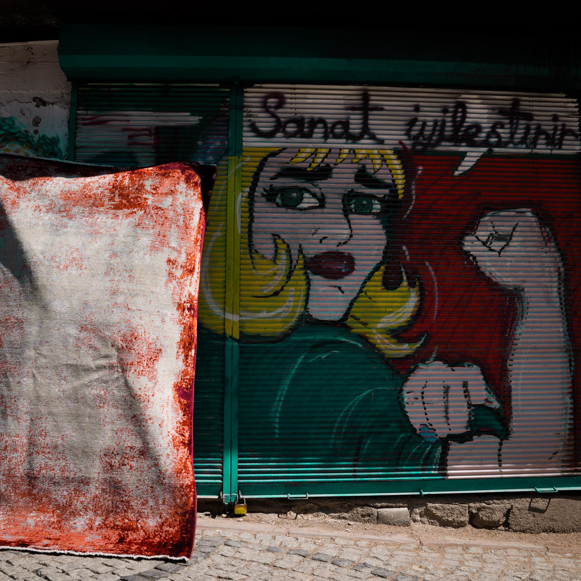 Tempus Series Abstract Frame Patterned Grey/Orange Bamboo Special Countertop Carpet