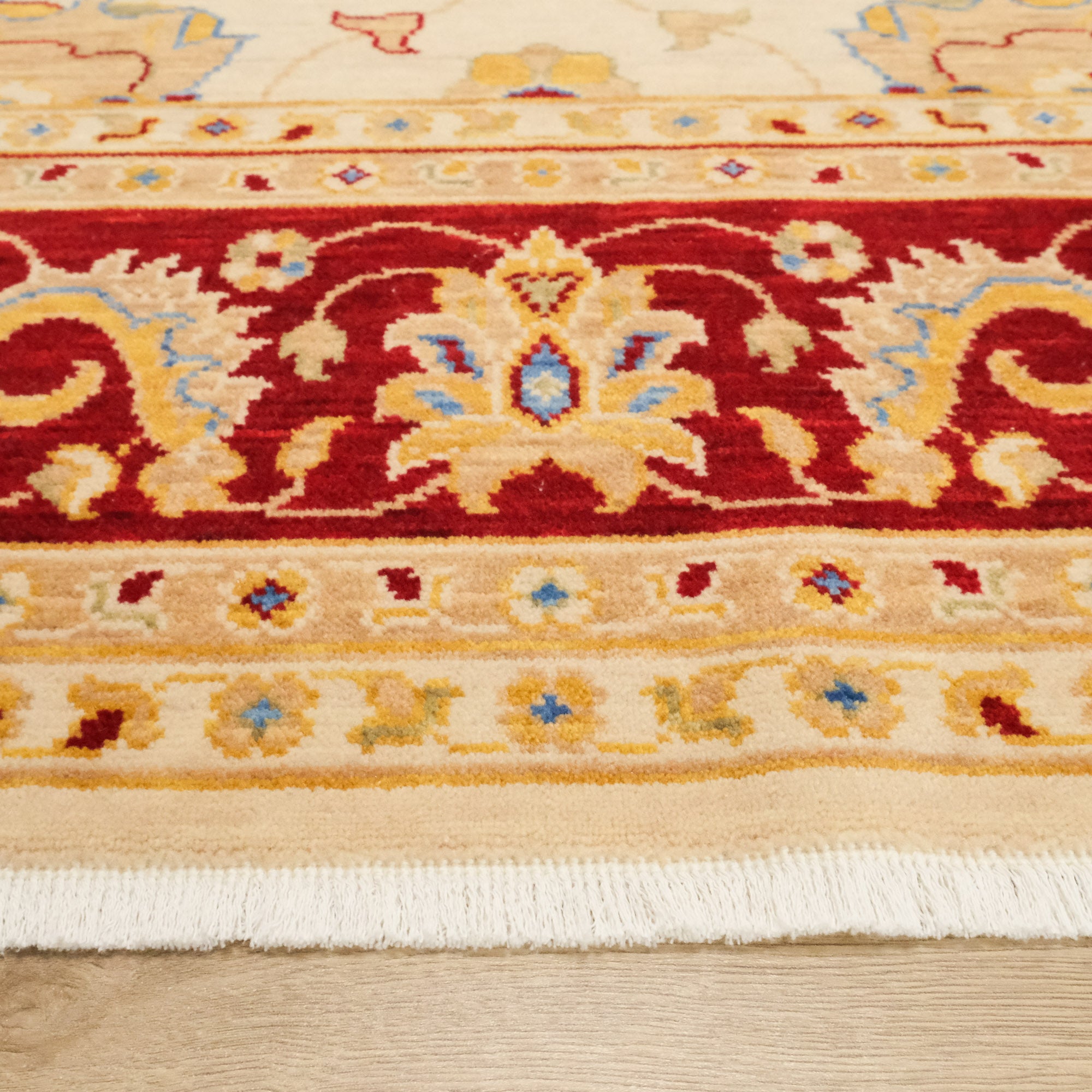 Uşak Patterned Machine Woven Cream Wool Carpet