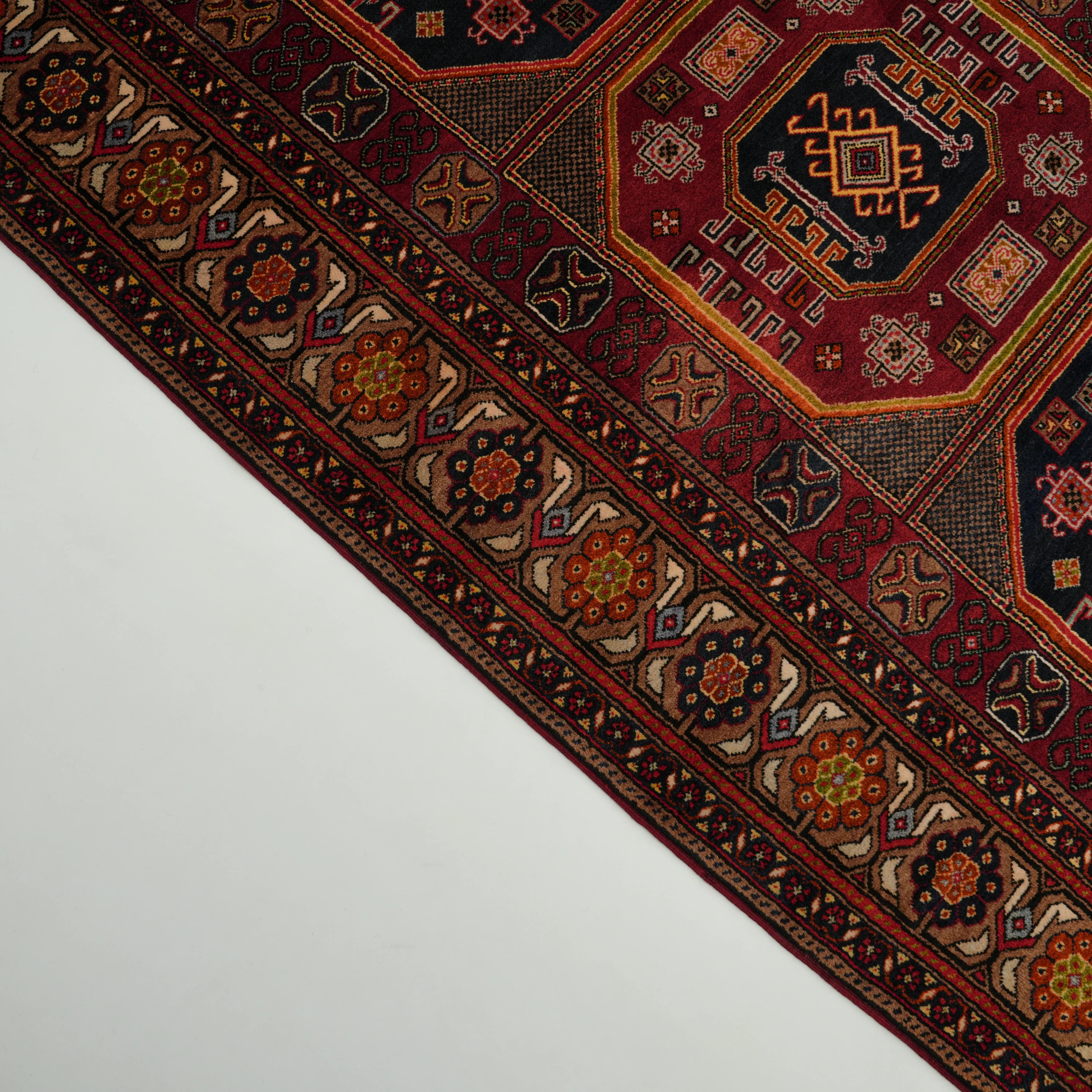 Köy Dokuma Kirmen Sandık Yenisi 70+ Yaş Niğde Kışlakçı Halısı