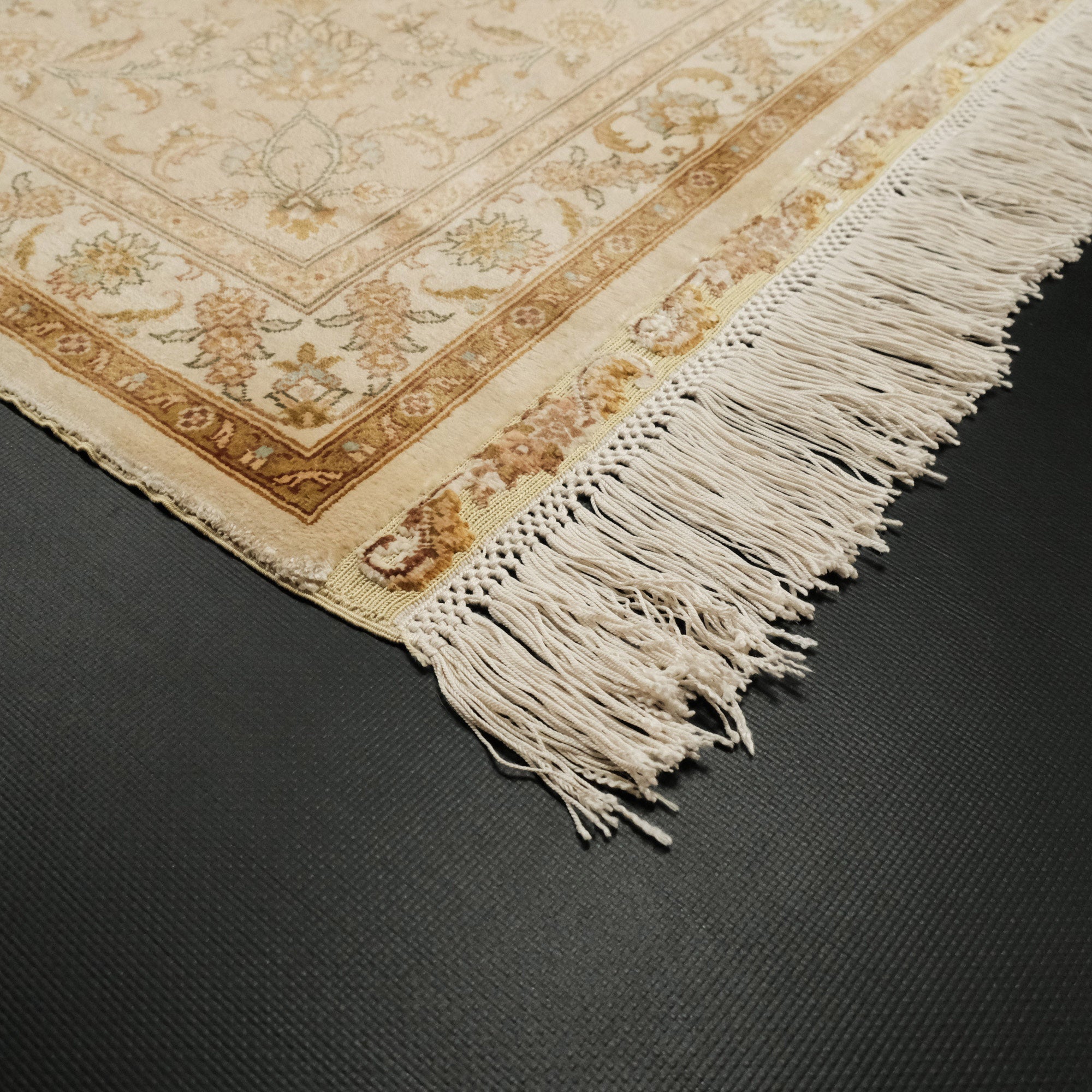 Frame Design Hand Woven Carpet