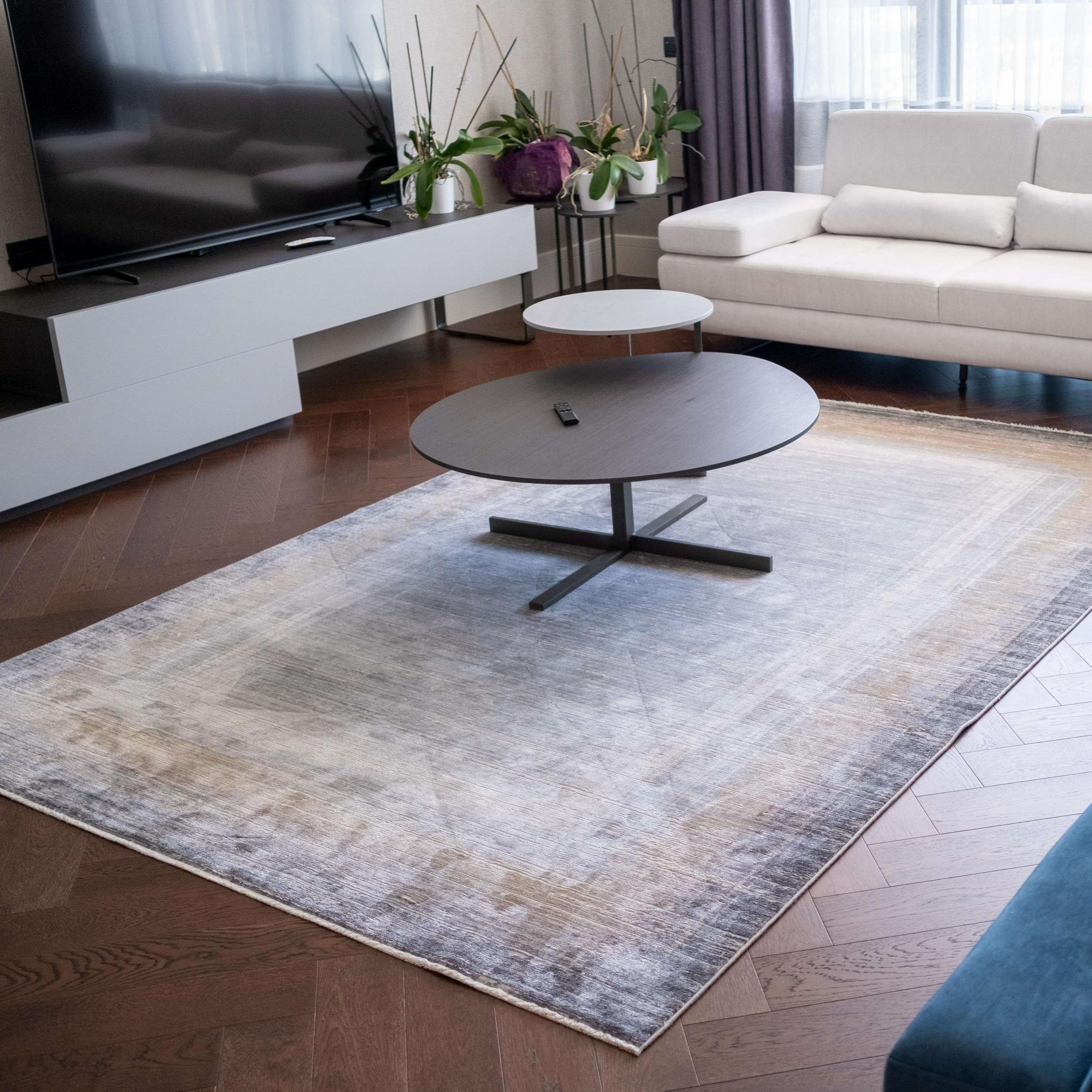 Frame Patterned Machine Woven Carpet