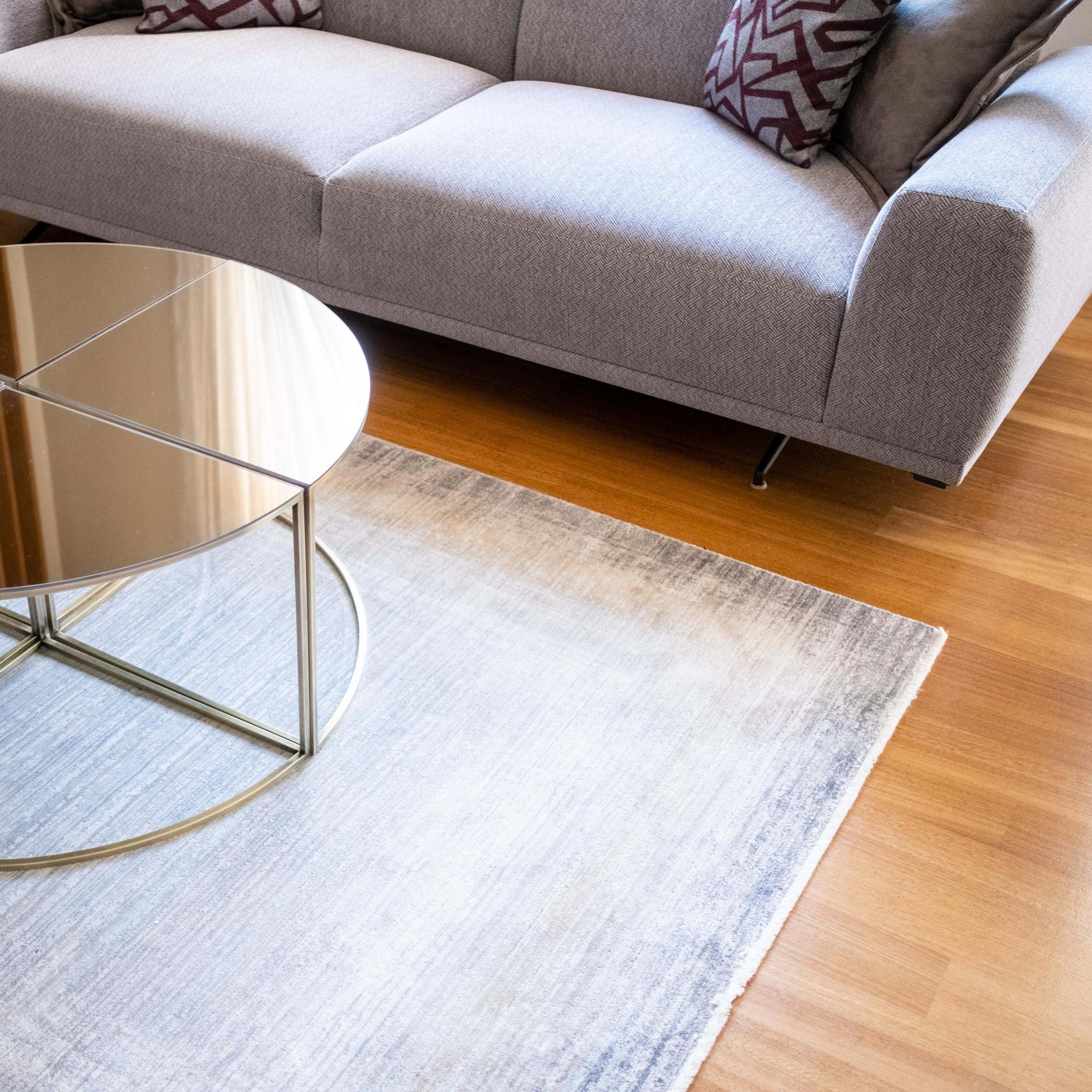 Frame Patterned Machine Woven Carpet