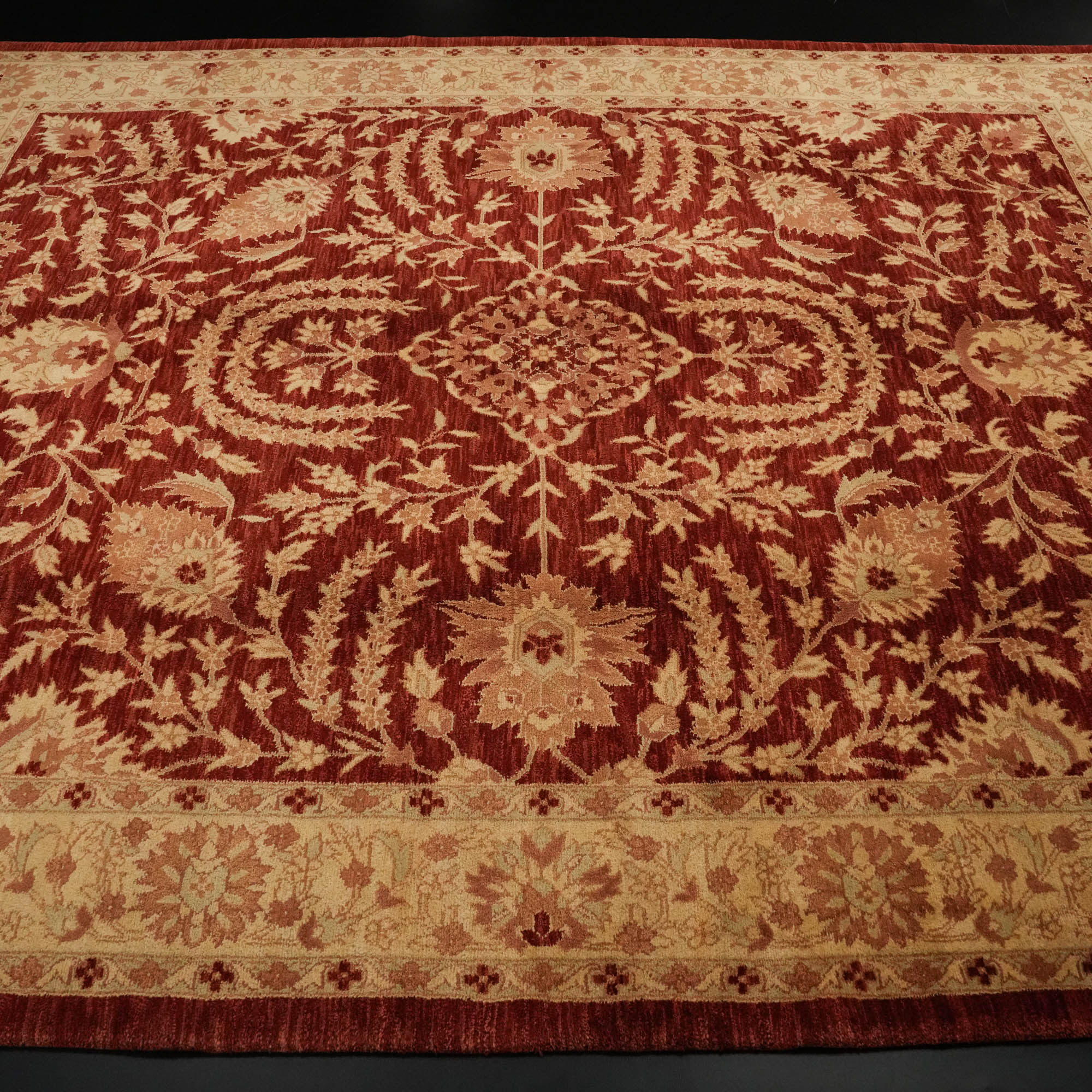 Mahal Series Hand-Woven Uşak Patterned Red Wool Carpet