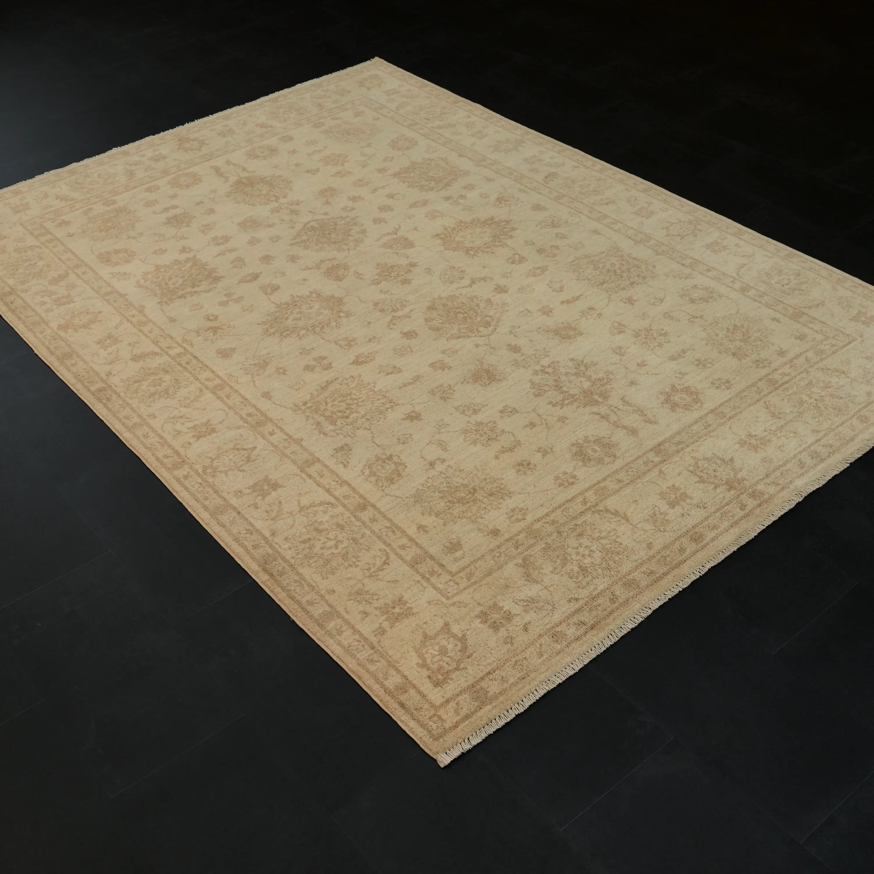 Mahal Series Handwoven Uşak Pattern Cream Wool Rug