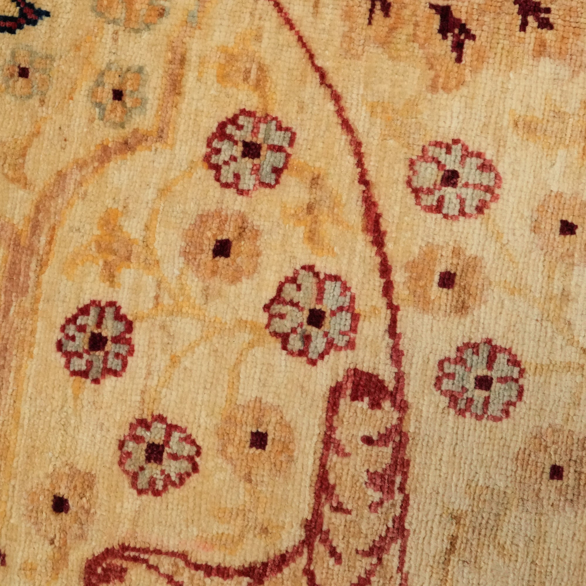 Mahal Serisi El Dokuma Uşak Desenli Krem Yün Halı