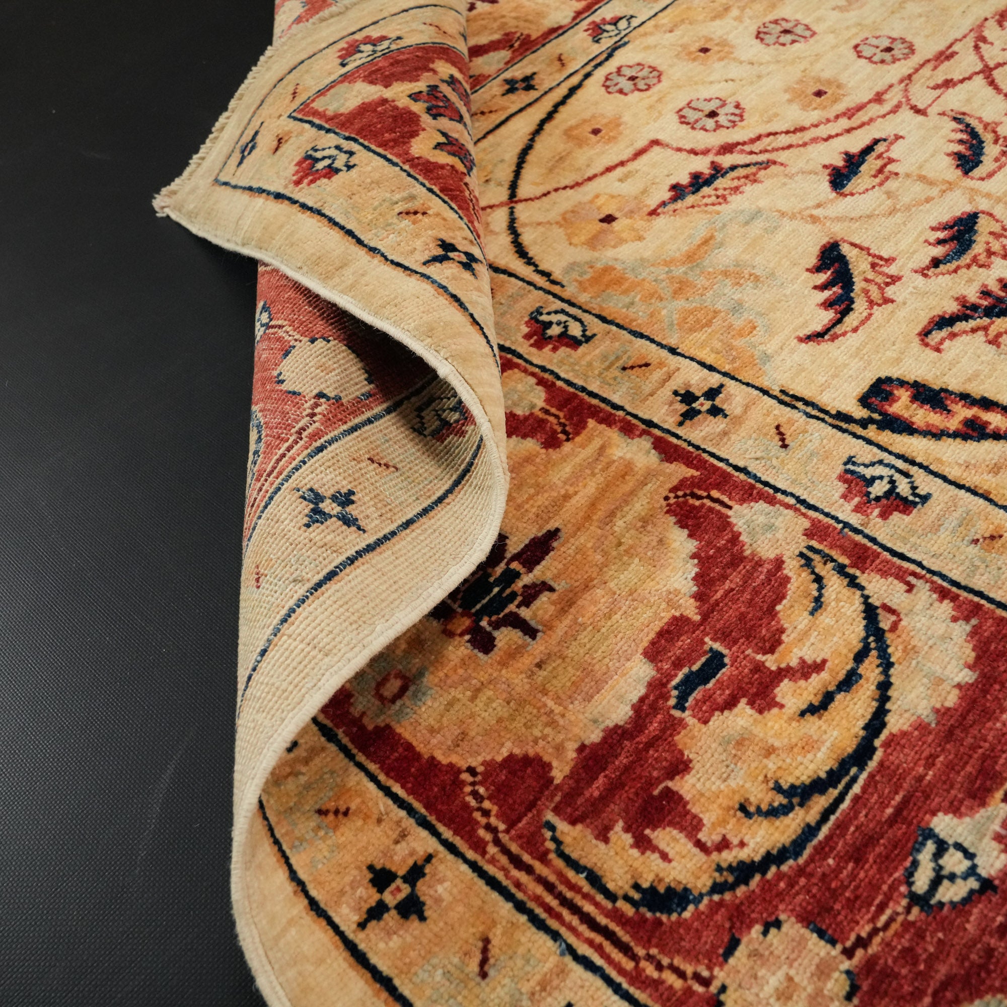 Mahal Serisi El Dokuma Uşak Desenli Krem Yün Halı