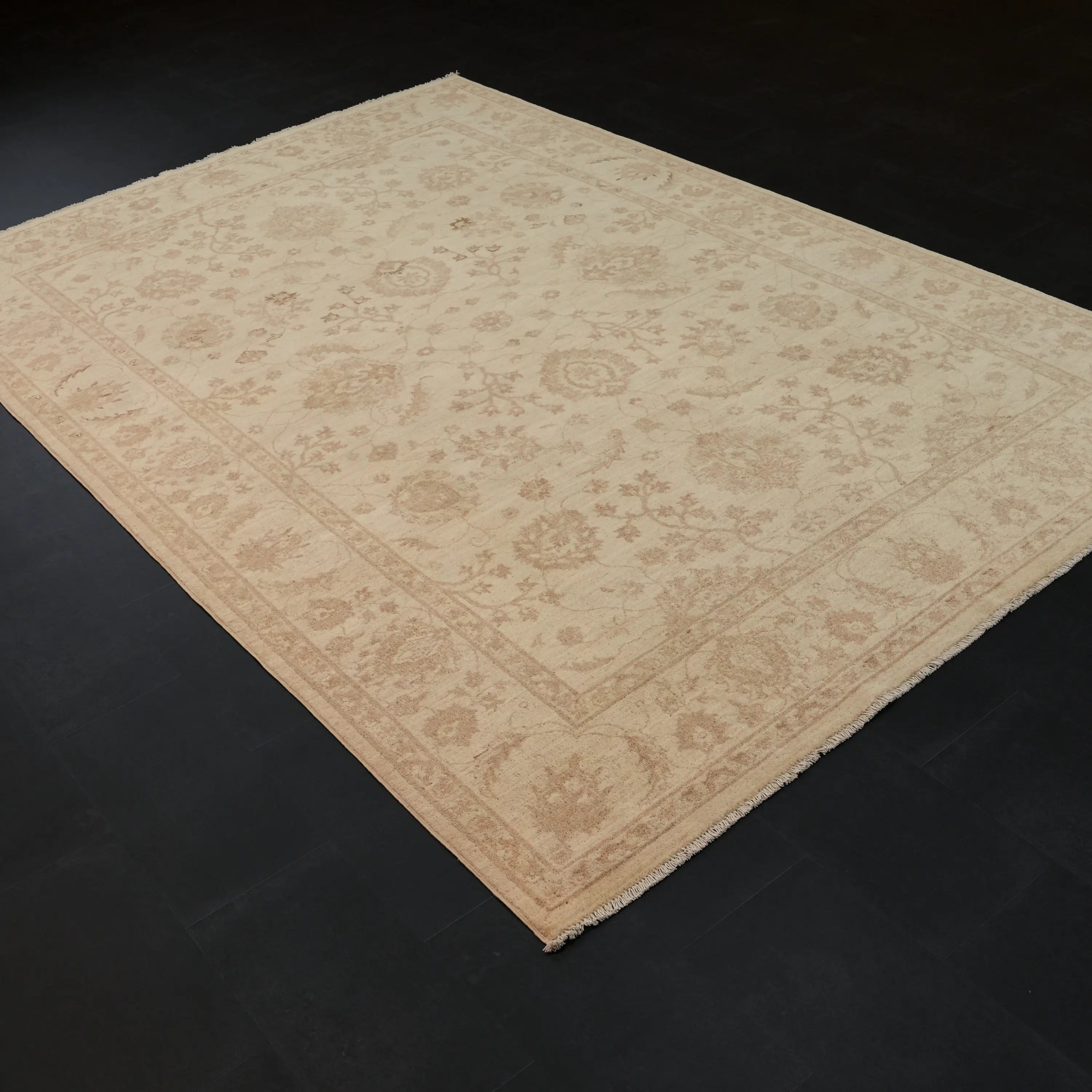 Mahal Series Handwoven Uşak Pattern Cream Wool Rug