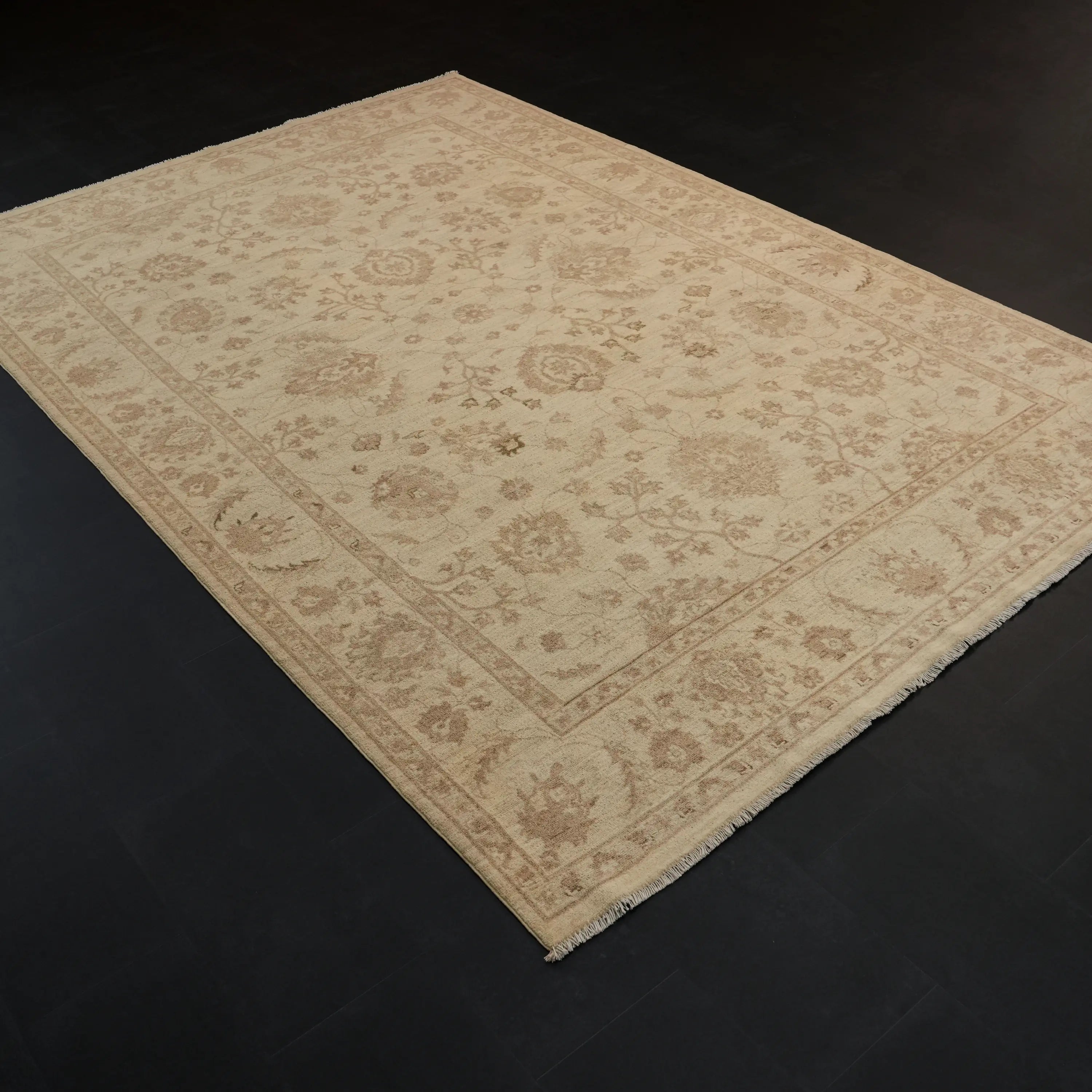Mahal Series Handwoven Uşak Pattern Cream Wool Rug