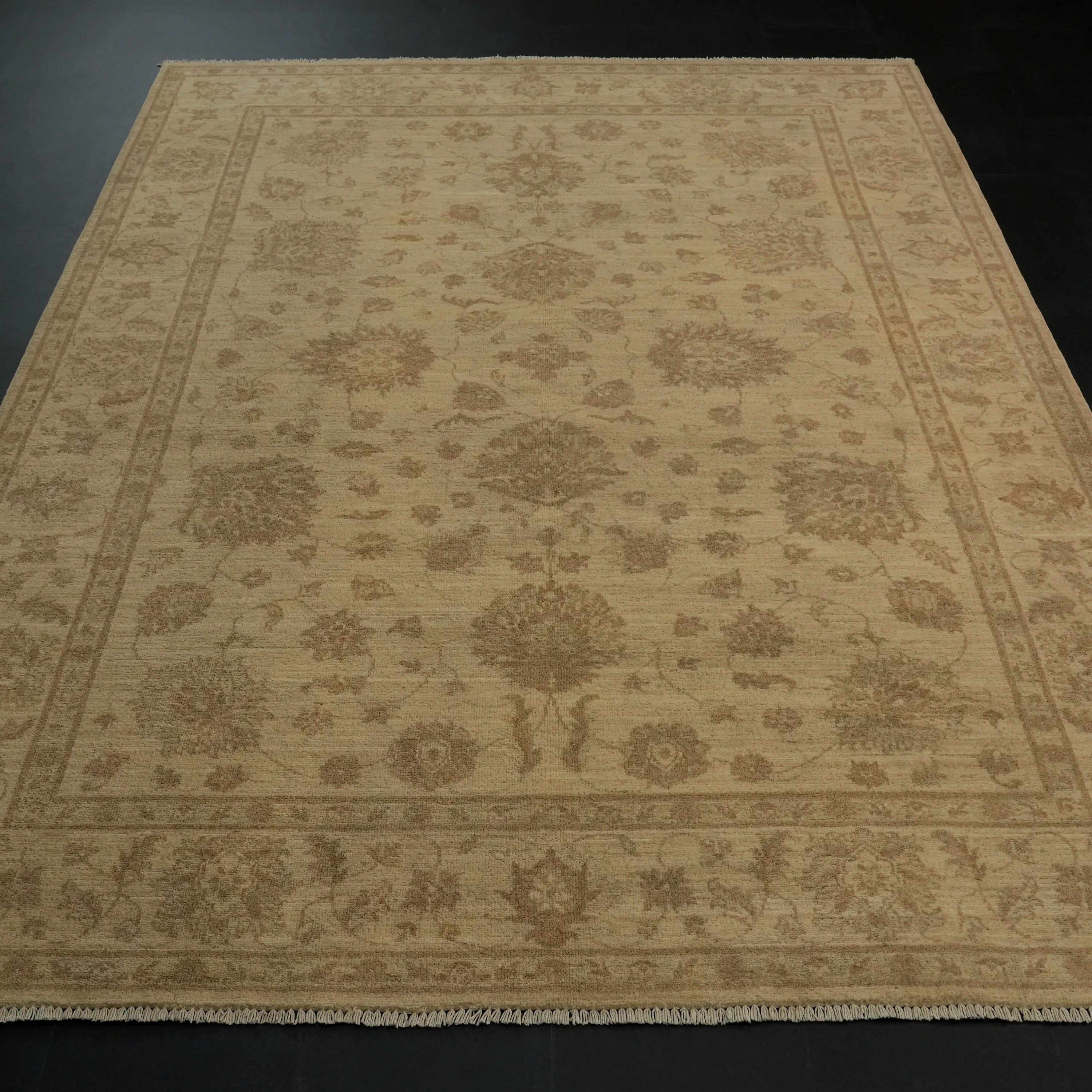 Mahal Series Handwoven Uşak Pattern Cream Wool Rug