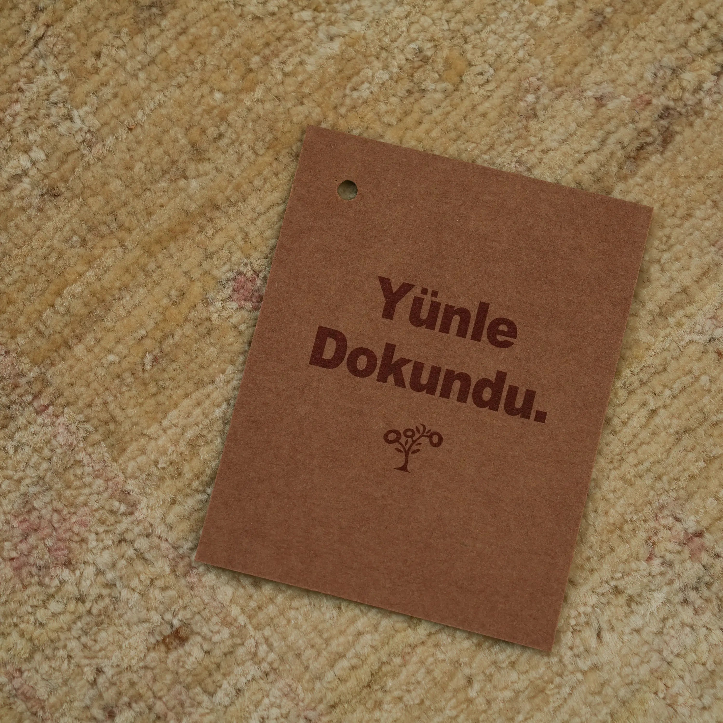 Mahal Series Handwoven Vintage Pattern Cream Wool Rug