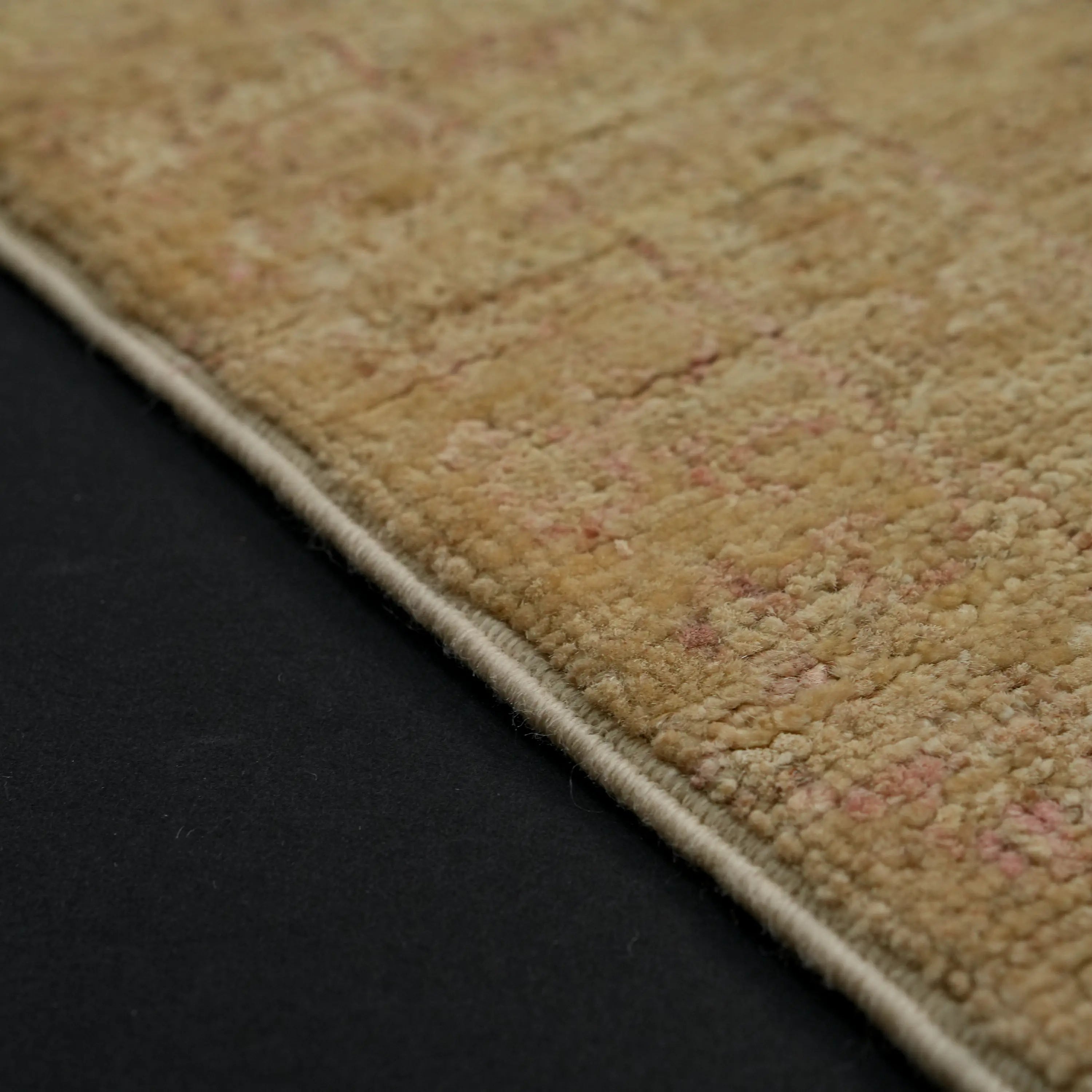 Mahal Series Handwoven Vintage Pattern Cream Wool Rug