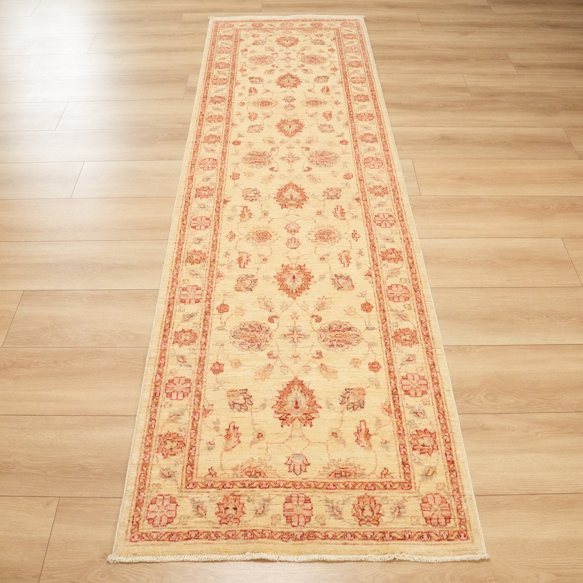 Mahal Serisi El Dokuma Yün Uşak Desenli Krem Klasik Halı