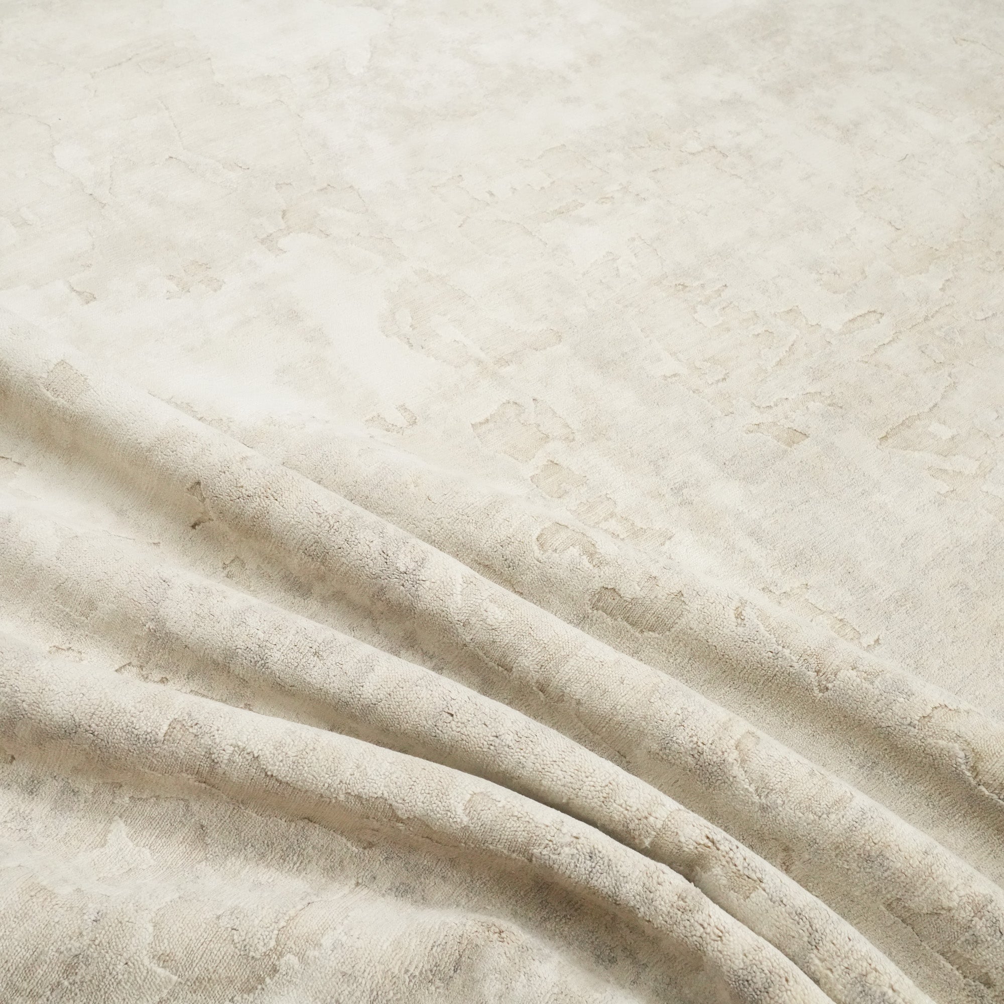 Maison Serisi El Dokuma Soyut Desenli Beyaz Halı