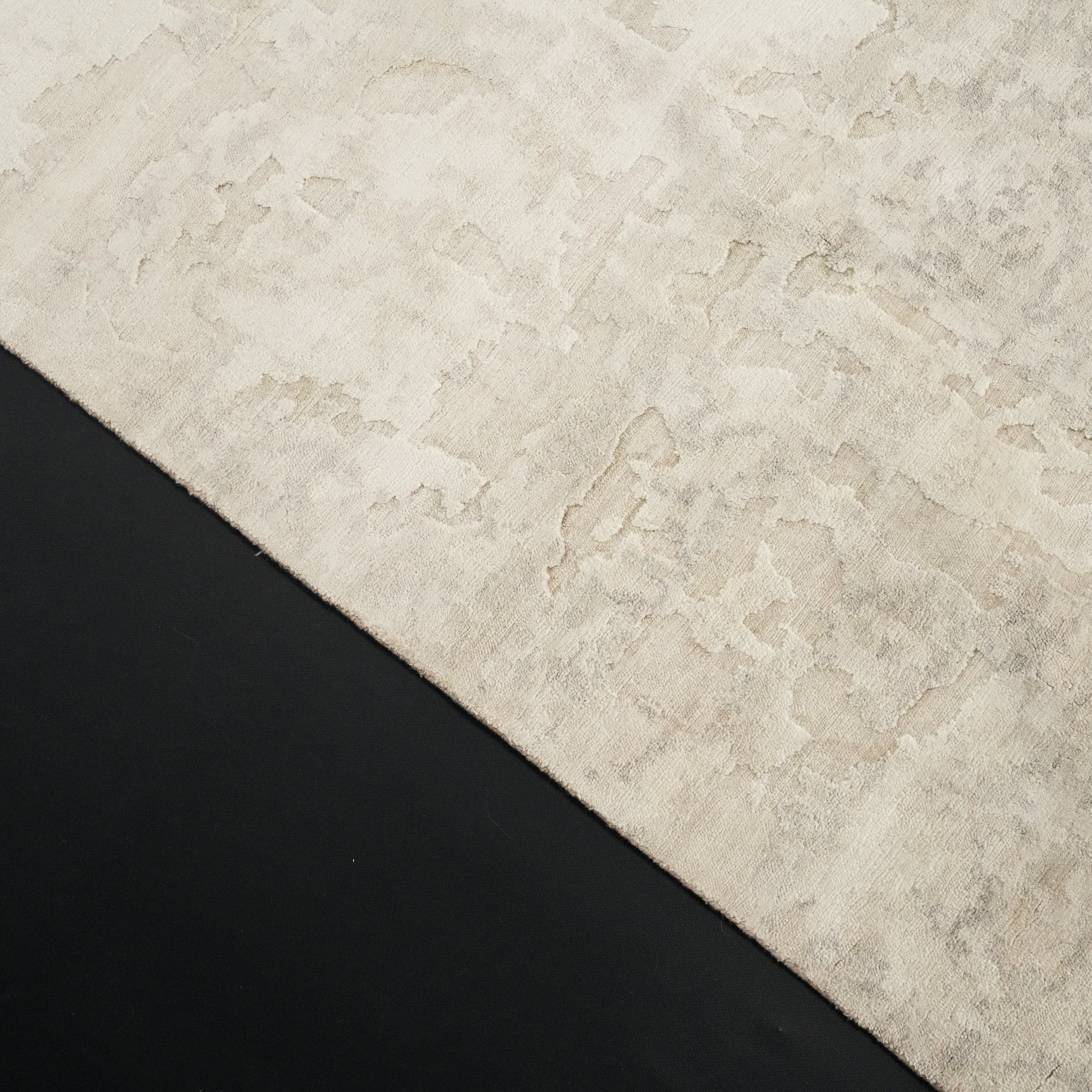 Maison Serisi El Dokuma Soyut Desenli Beyaz Halı