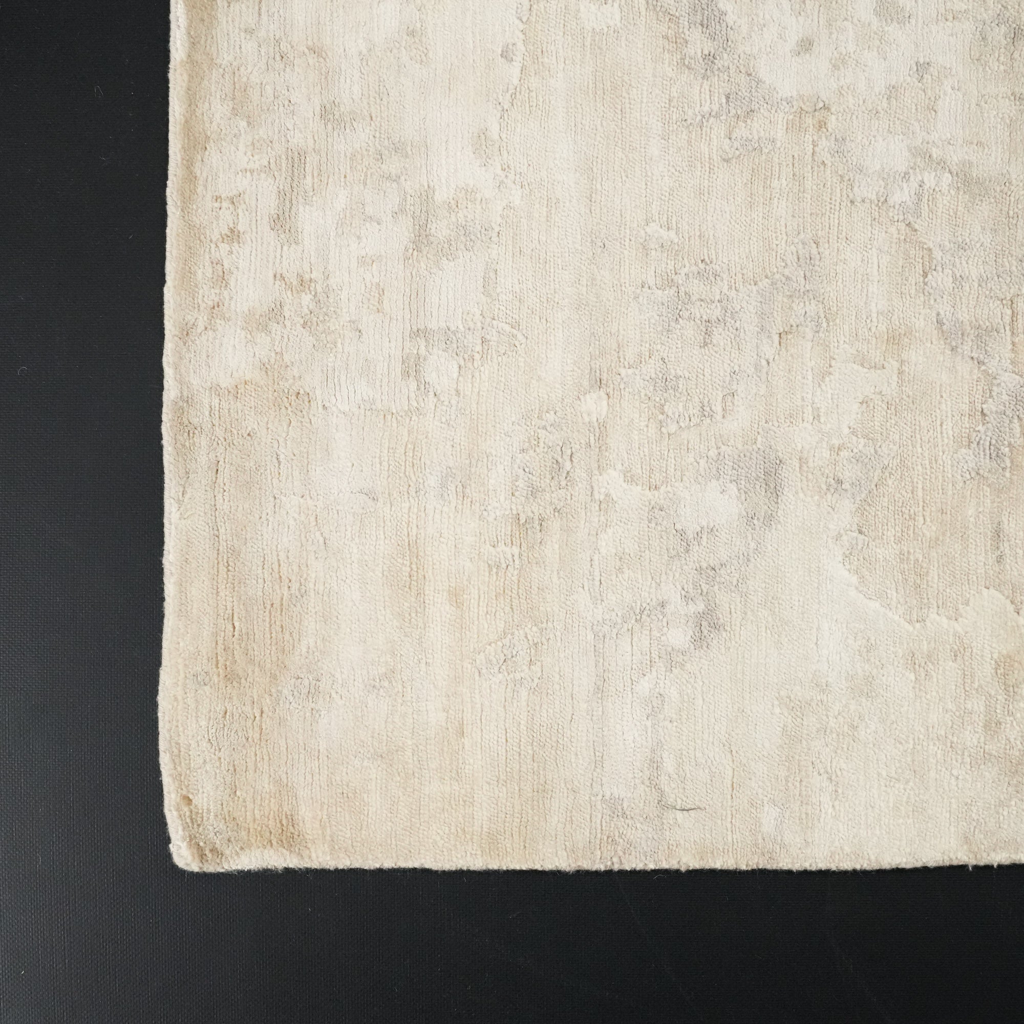 Maison Serisi El Dokuma Soyut Desenli Beyaz Halı