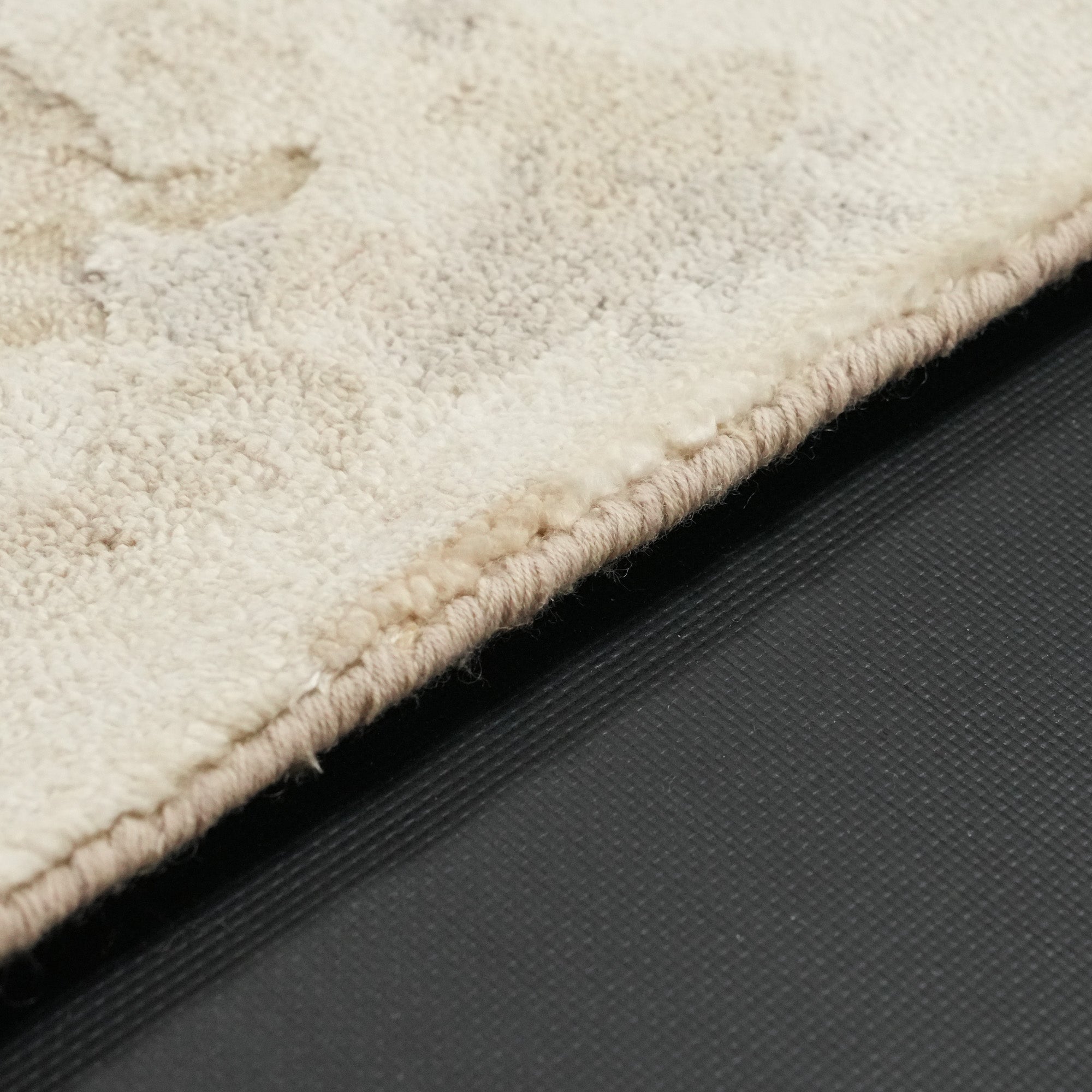 Maison Serisi El Dokuma Soyut Desenli Beyaz Halı