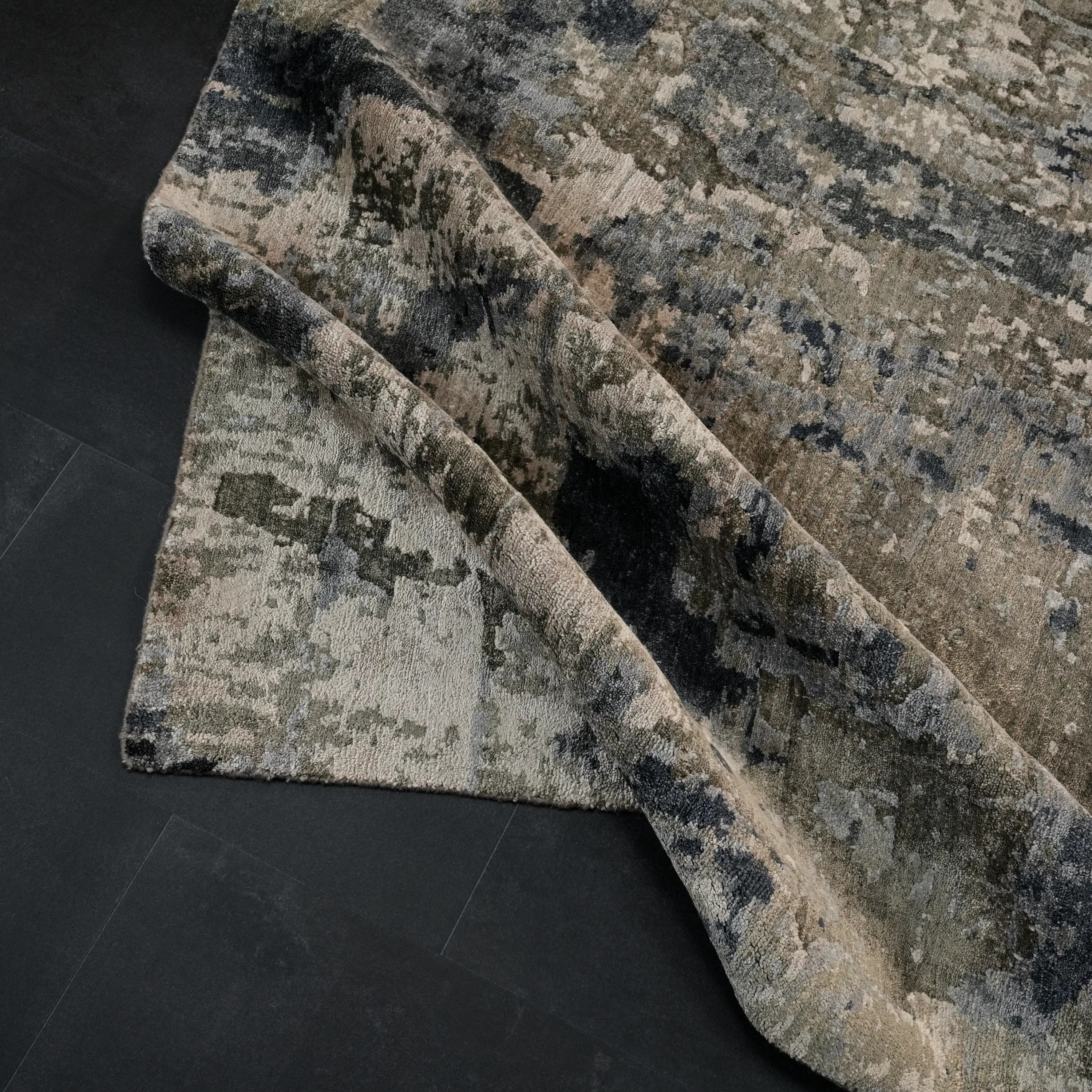 Maison Serisi El Dokuma Soyut Desenli Gri Bambu Halı