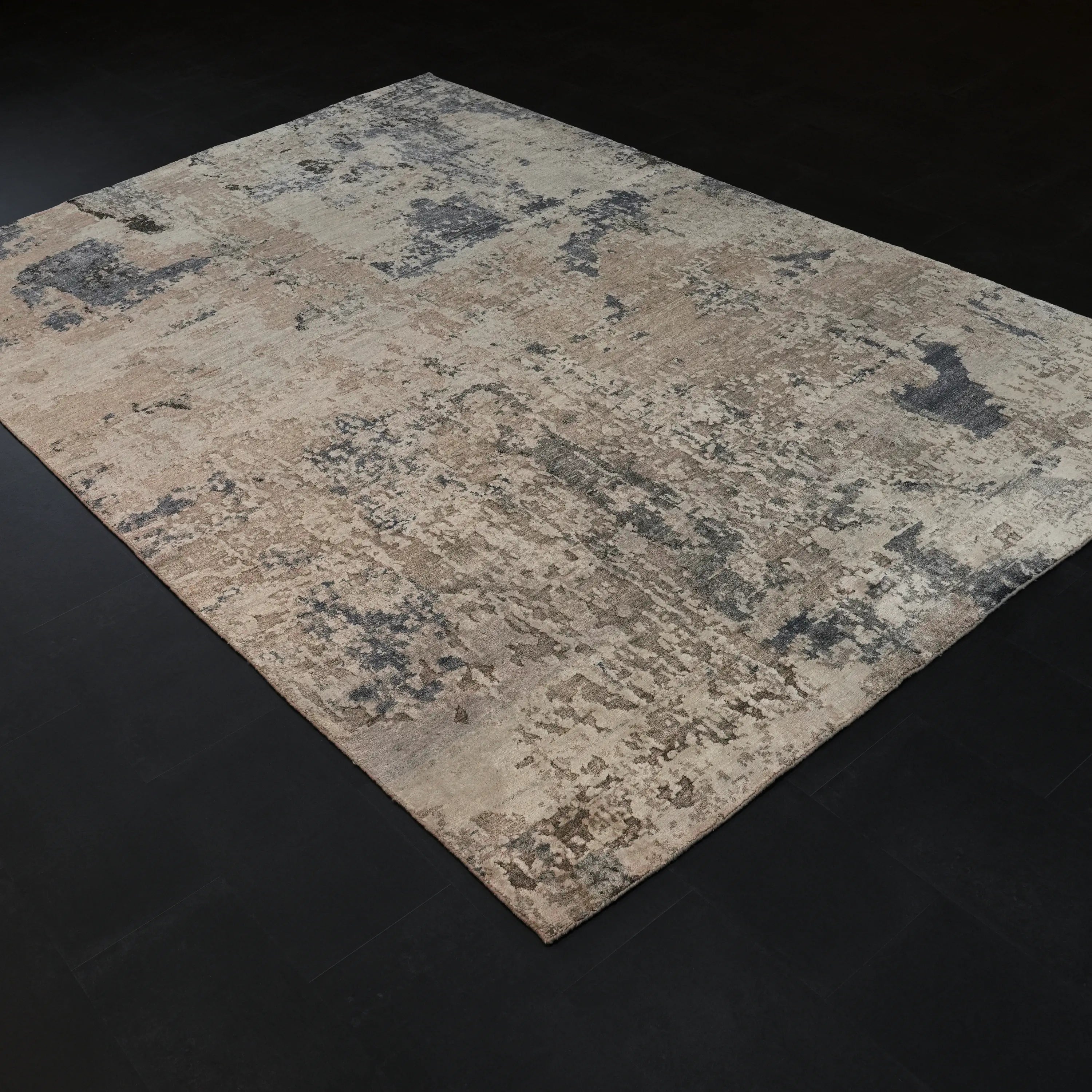 Maison Series Handwoven Abstract Pattern Gray Viscose Rug