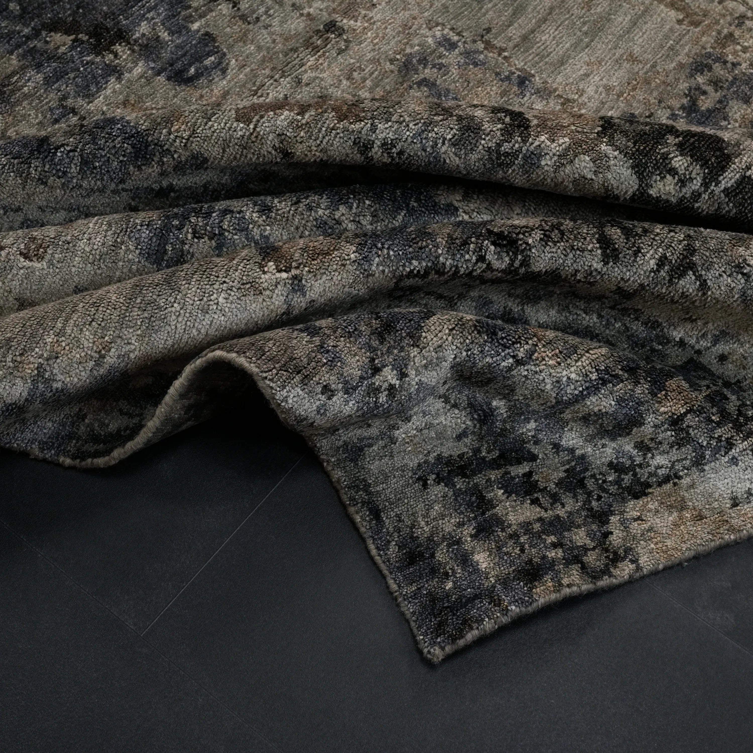 Maison Serisi El Dokuma Soyut Desenli Gri Viskon Halı