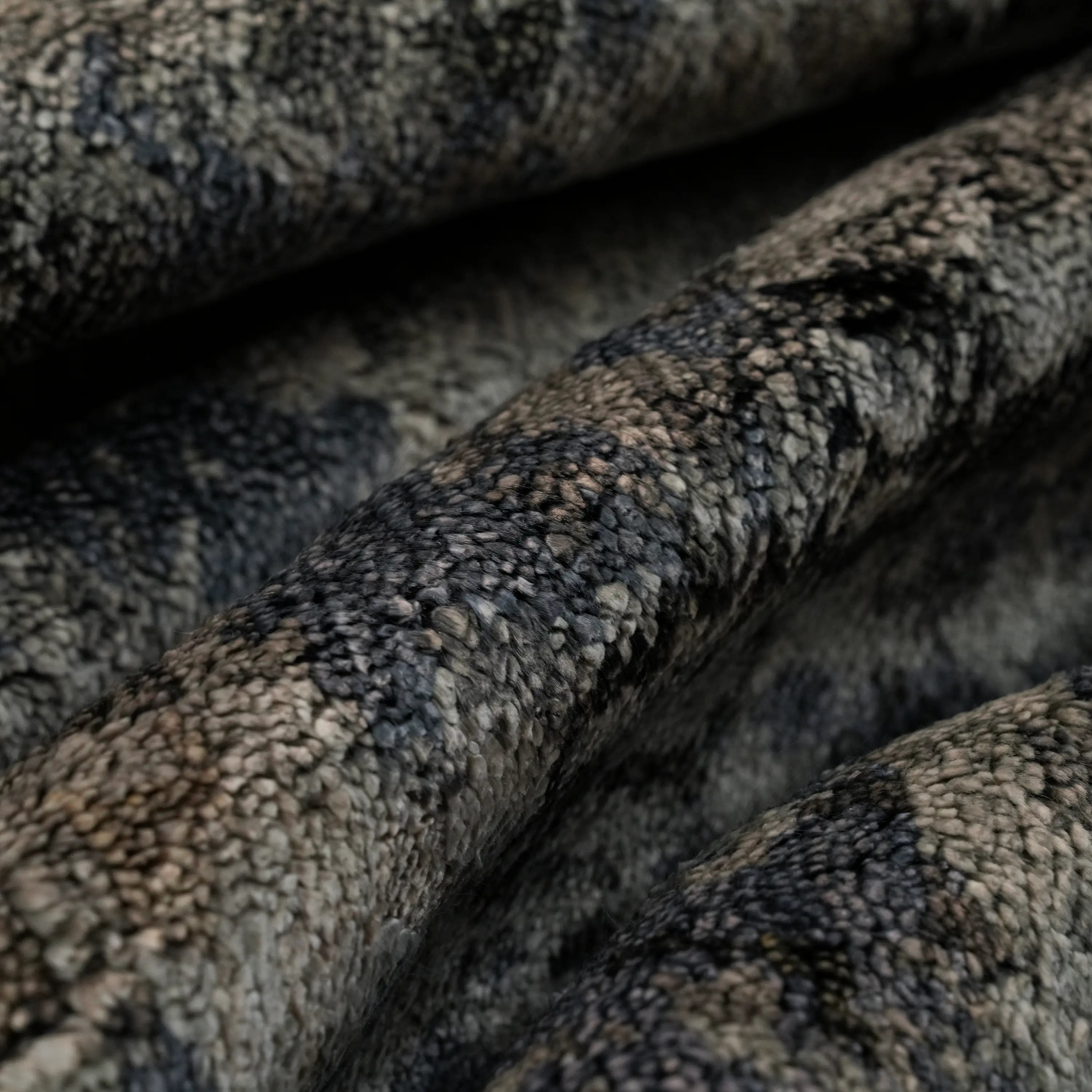 Maison Serisi El Dokuma Soyut Desenli Gri Viskon Halı