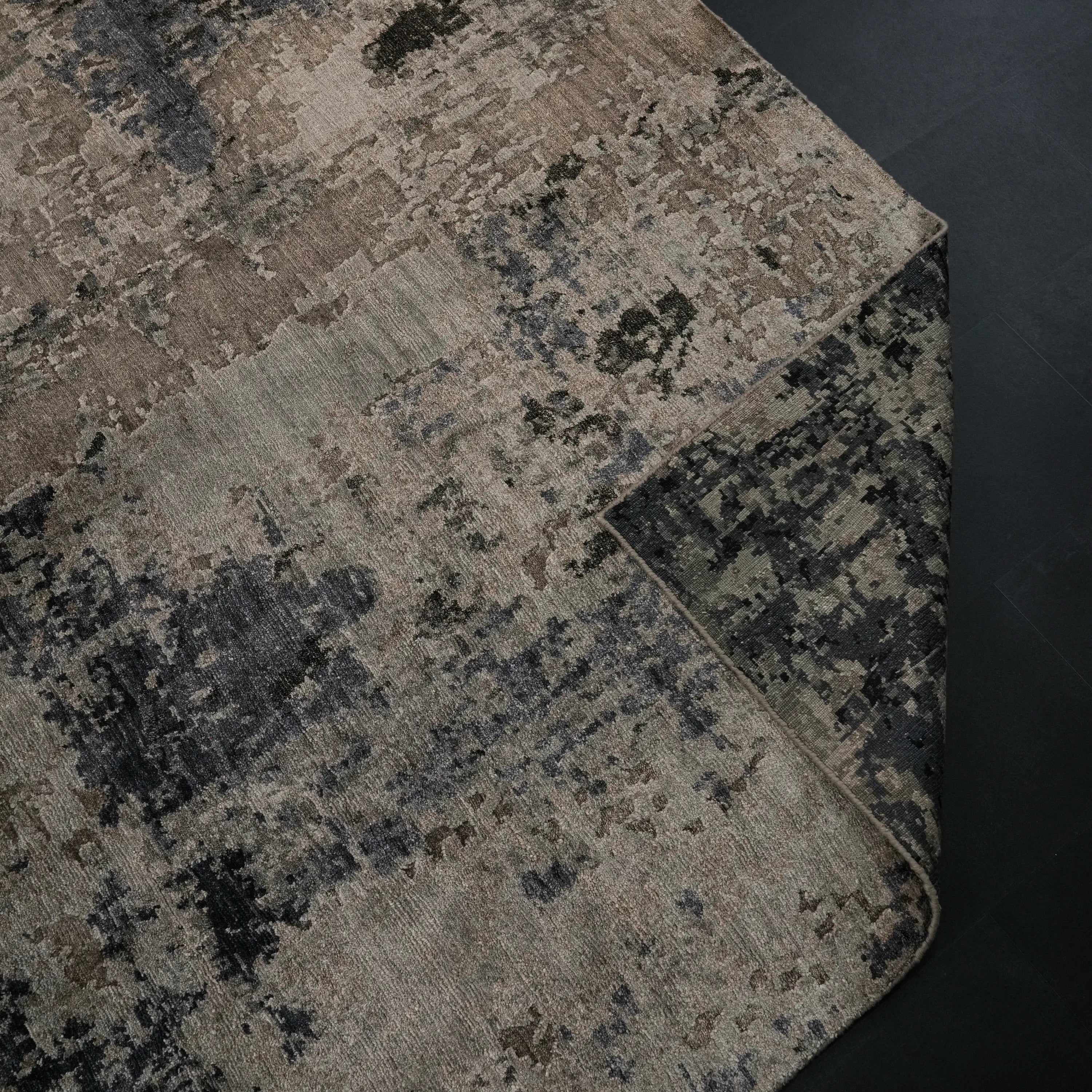 Maison Serisi El Dokuma Soyut Desenli Gri Viskon Halı