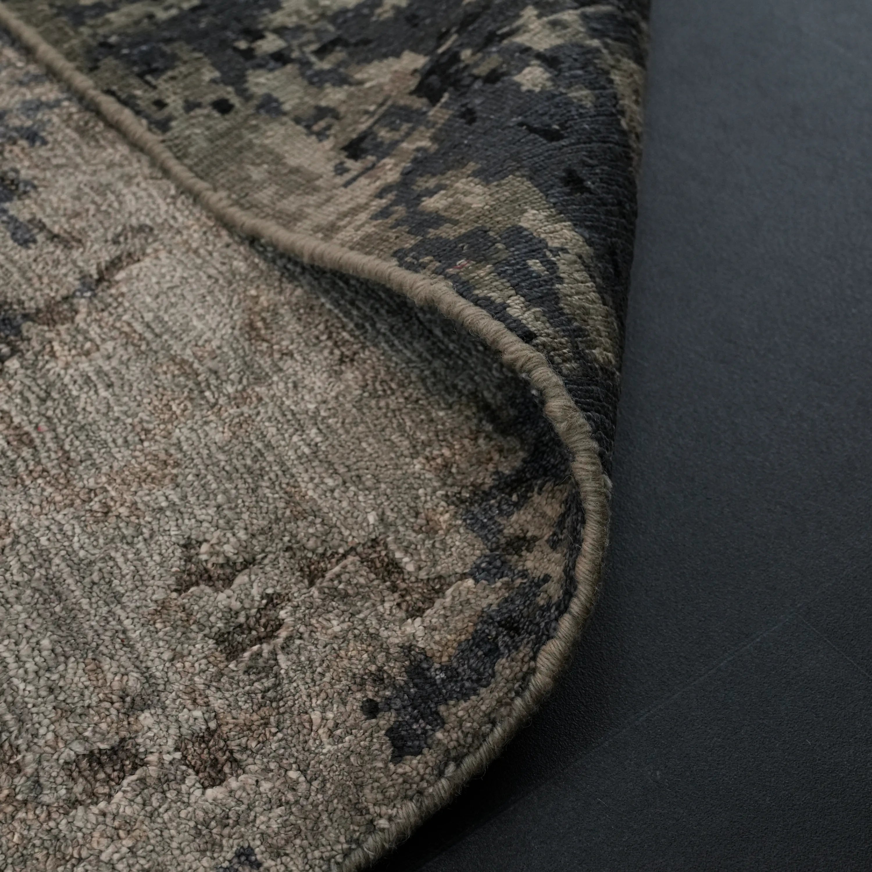 Maison Serisi El Dokuma Soyut Desenli Gri Viskon Halı