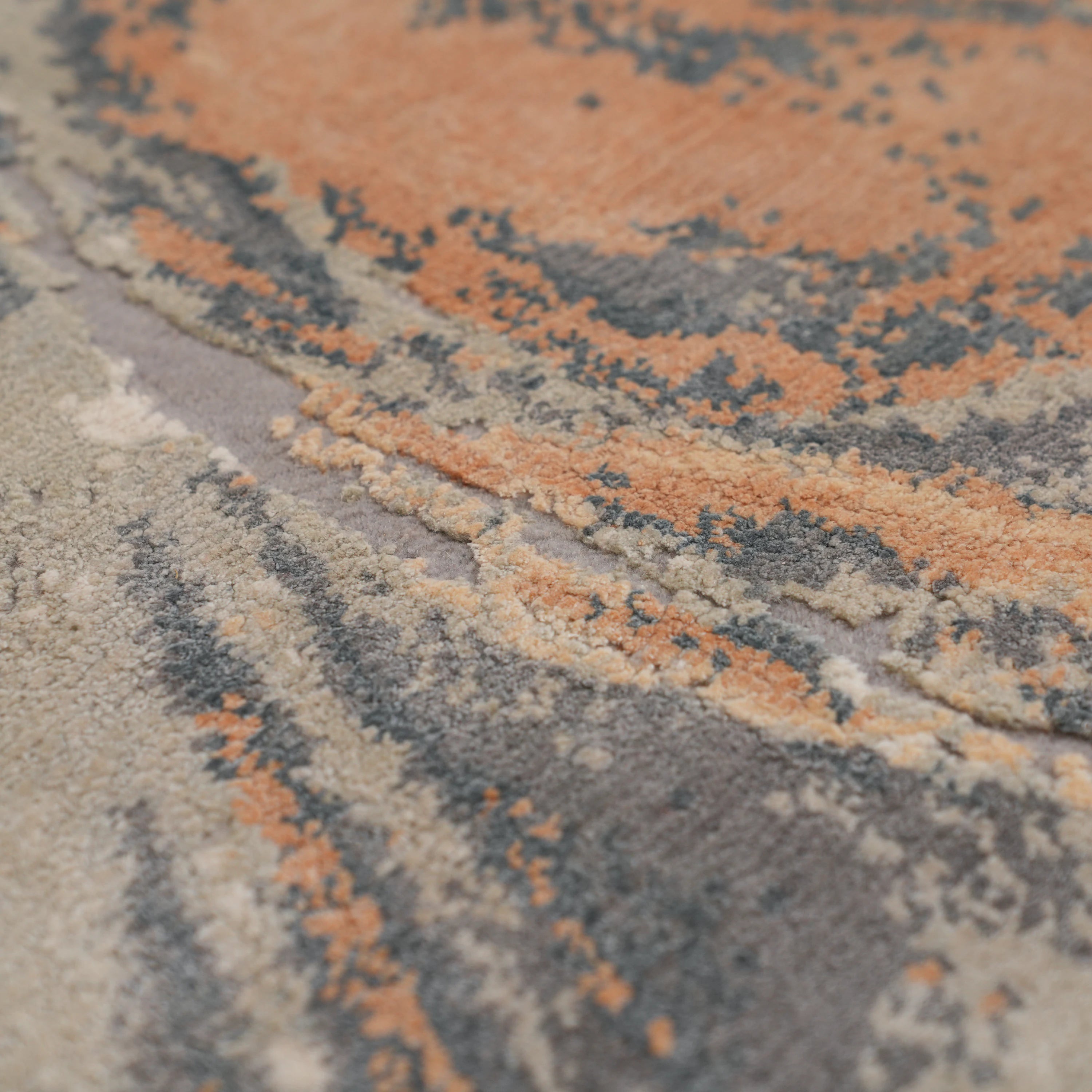 Maison Serisi El Dokuma Soyut Desenli Gri Yün Halı