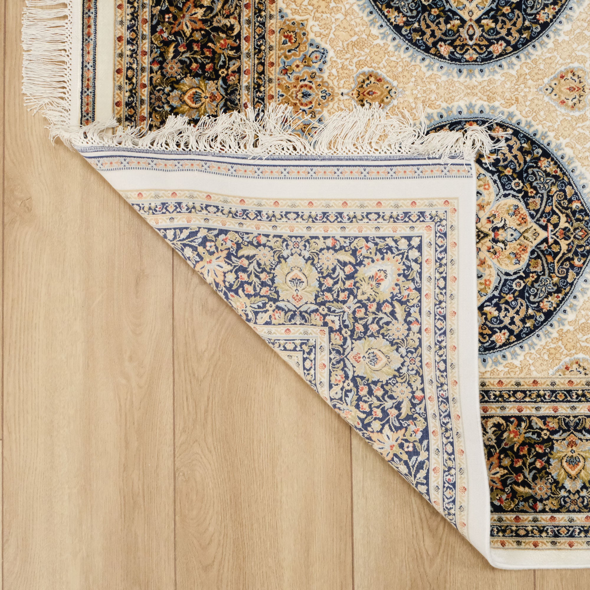 Makine Dokuma Çerçeve Desenli Krem Viskon Halı