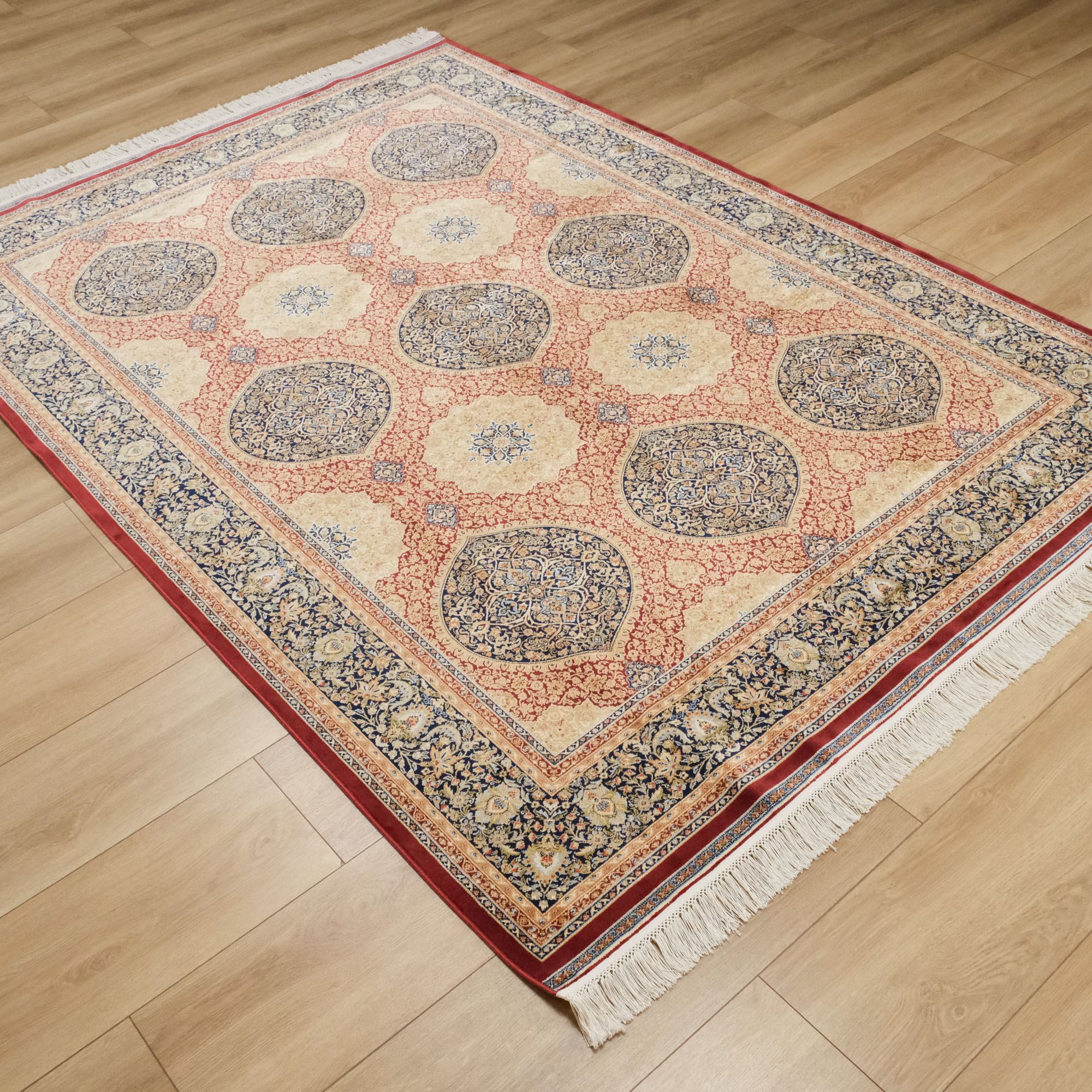 Makine Dokuma Çerçeve Desenli Viskon Halı