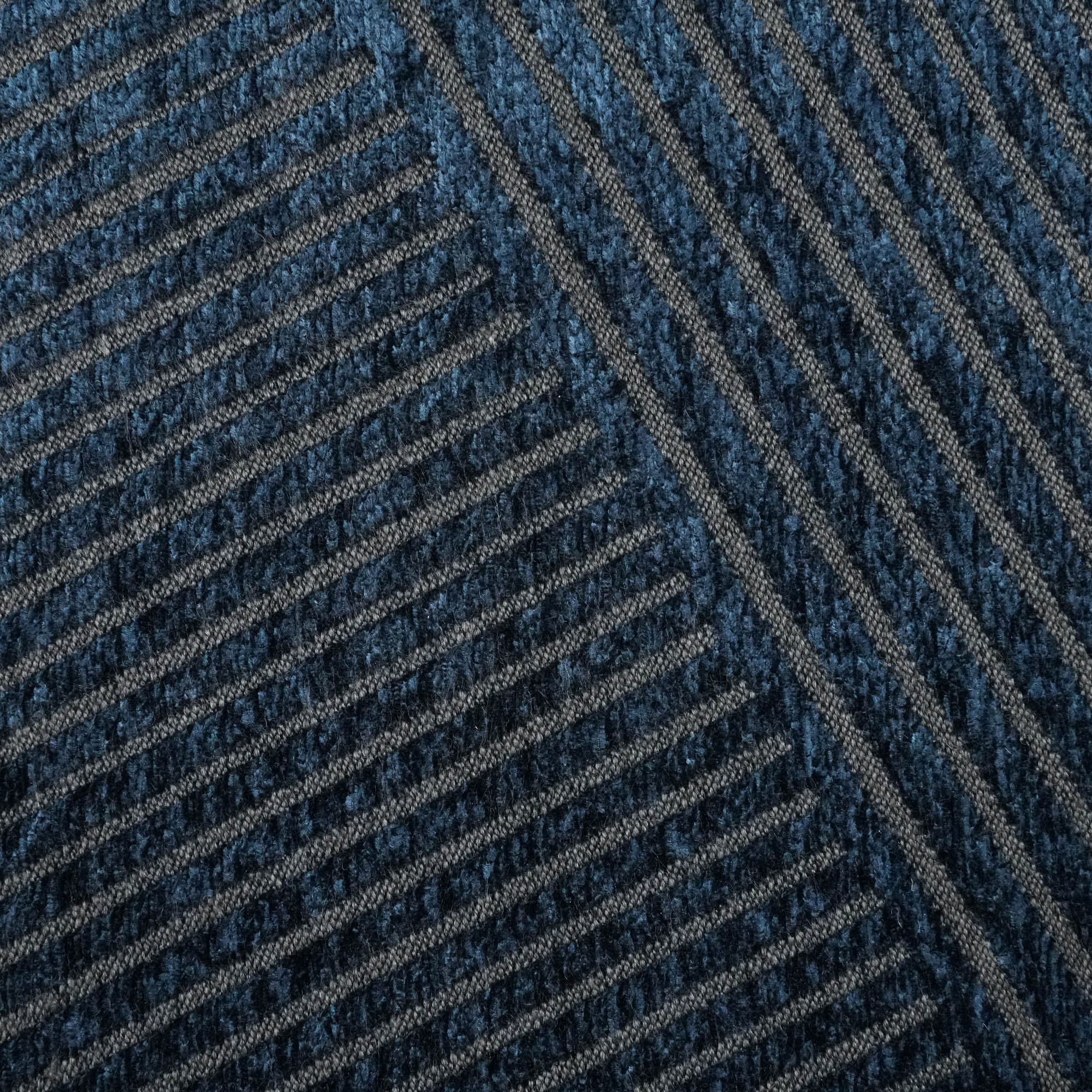 Makine Dokuma Geometrik Desenli Lacivert Halı