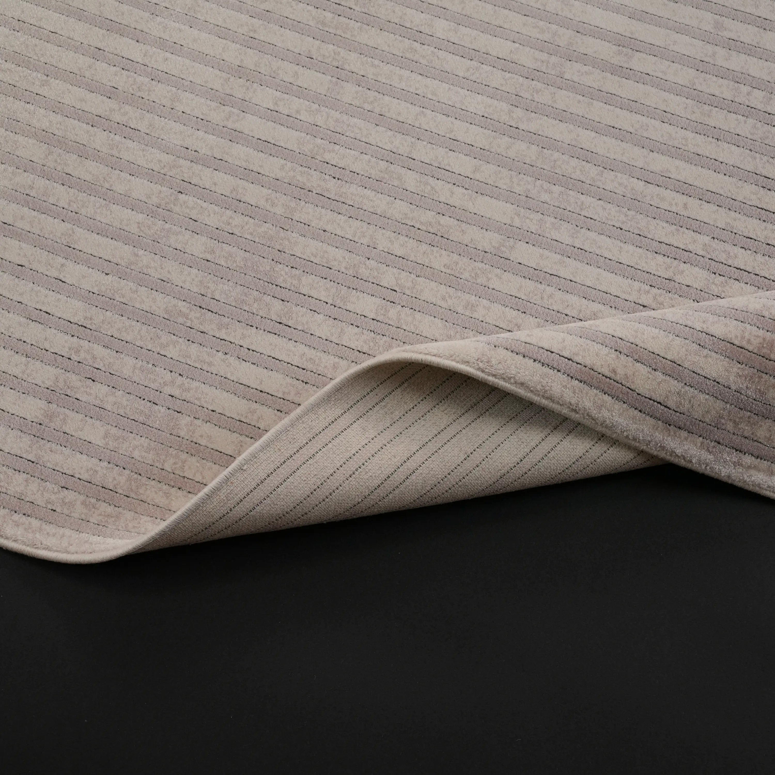 Lapis Serisi Çizgi Desenli Krem Viskon Halı