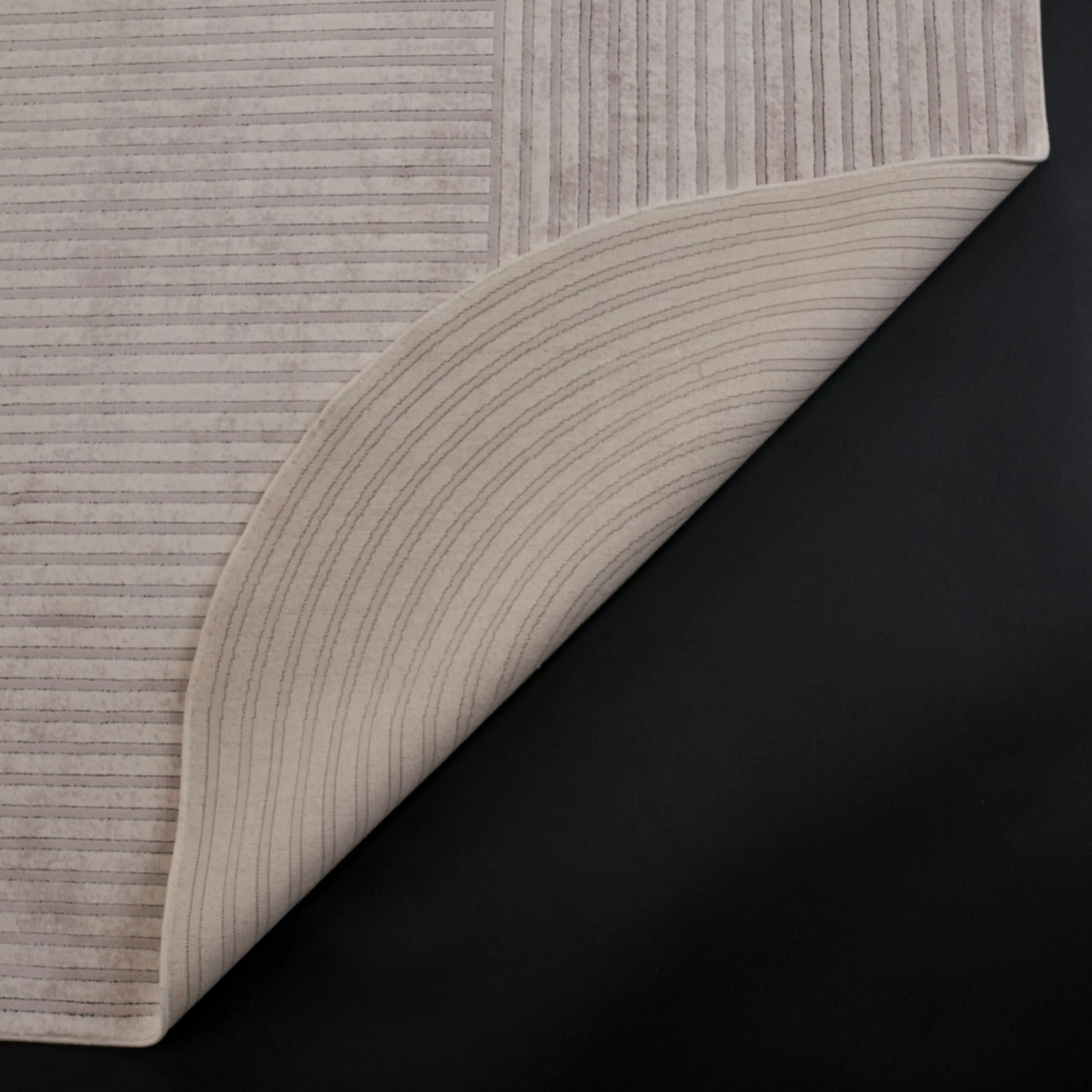 Lapis Serisi Çizgi Desenli Krem Viskon Halı