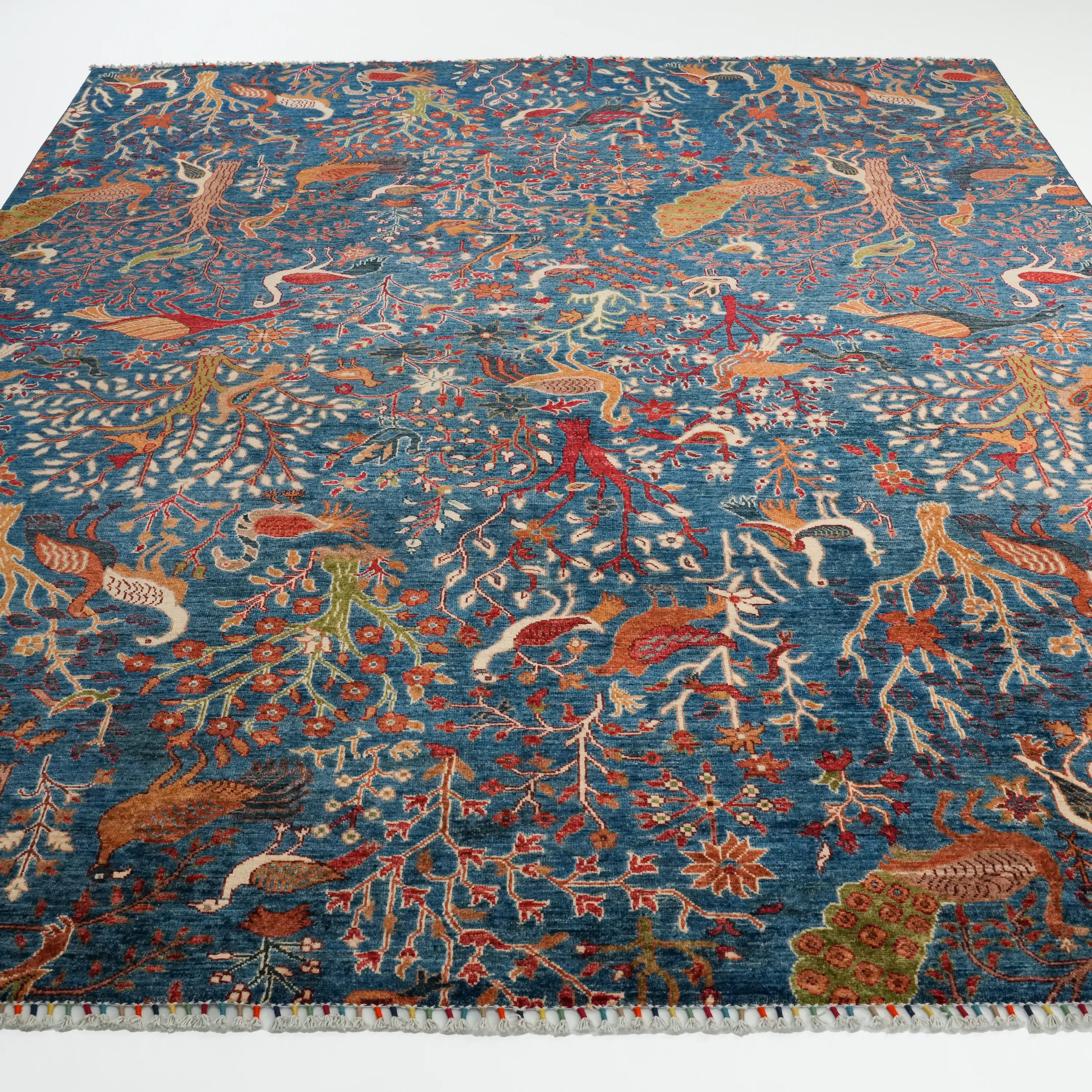 Mihman Serisi El Dokuma Çiçek Desenli Mavi Yün Halı