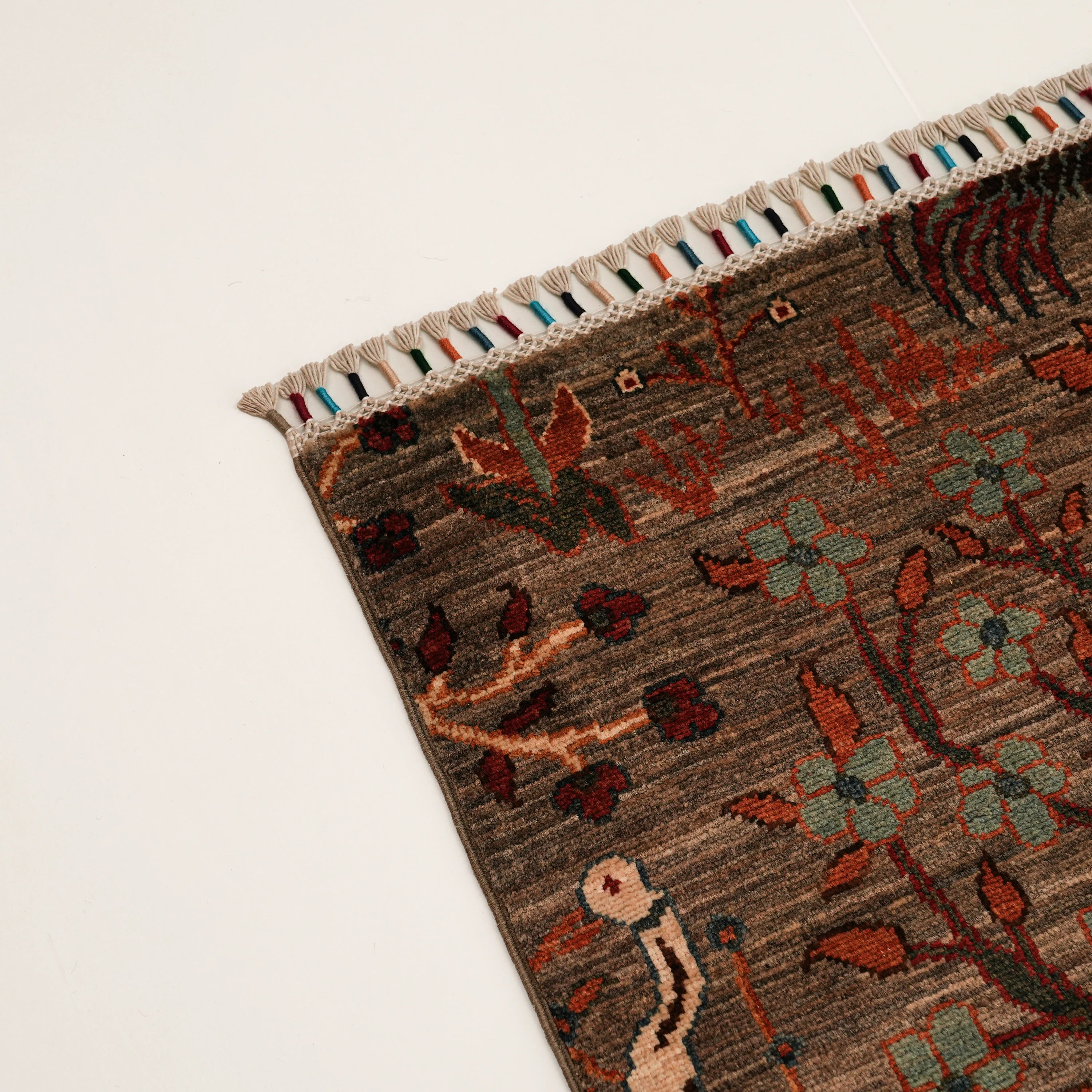 Mihman Serisi El Dokuma Çiçek Desenli Rengarenk Yün Halı