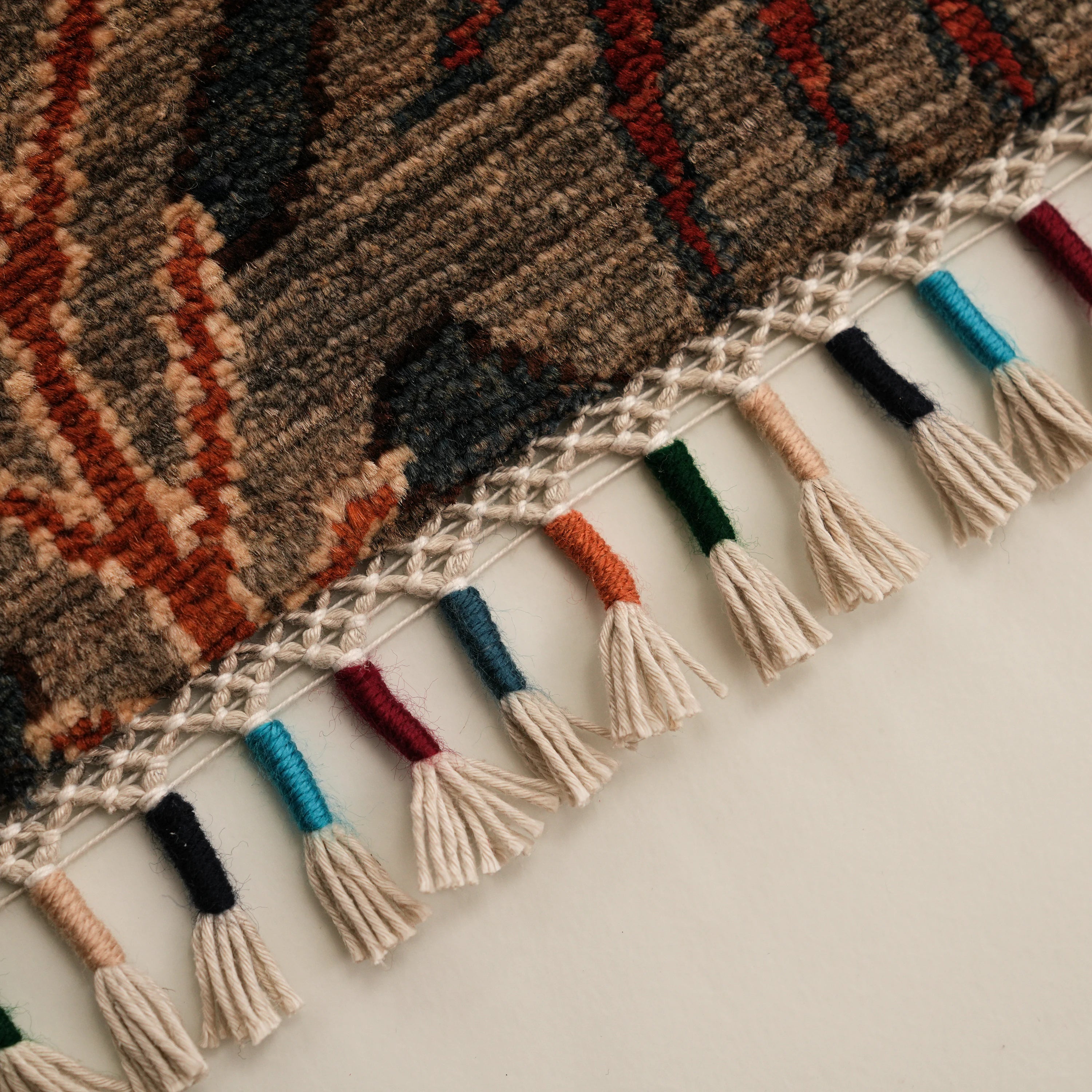 Mihman Serisi El Dokuma Çiçek Desenli Rengarenk Yün Halı