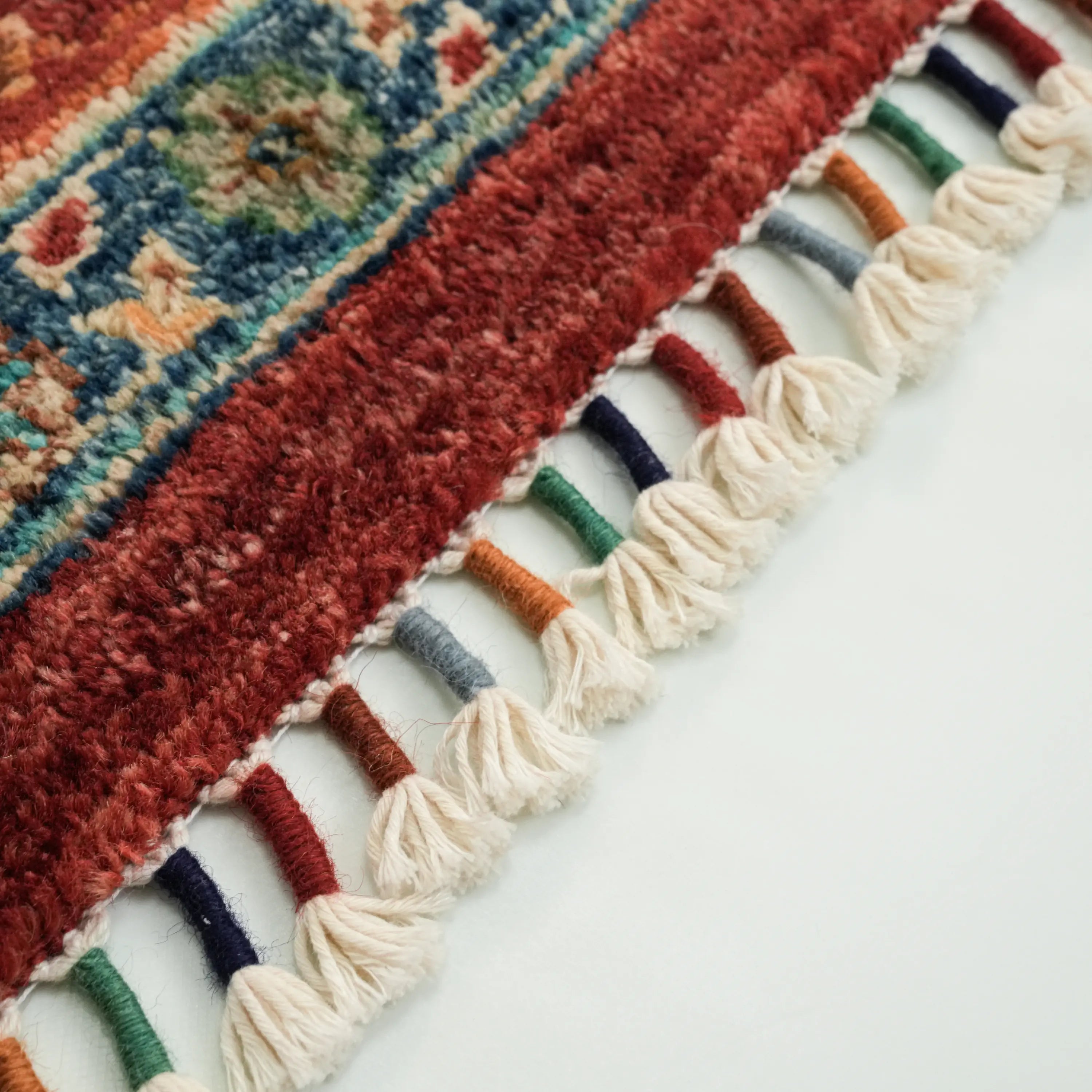 Mihman Serisi El Dokuma Madalyon Uşak Desenli Mavi Yün Halı