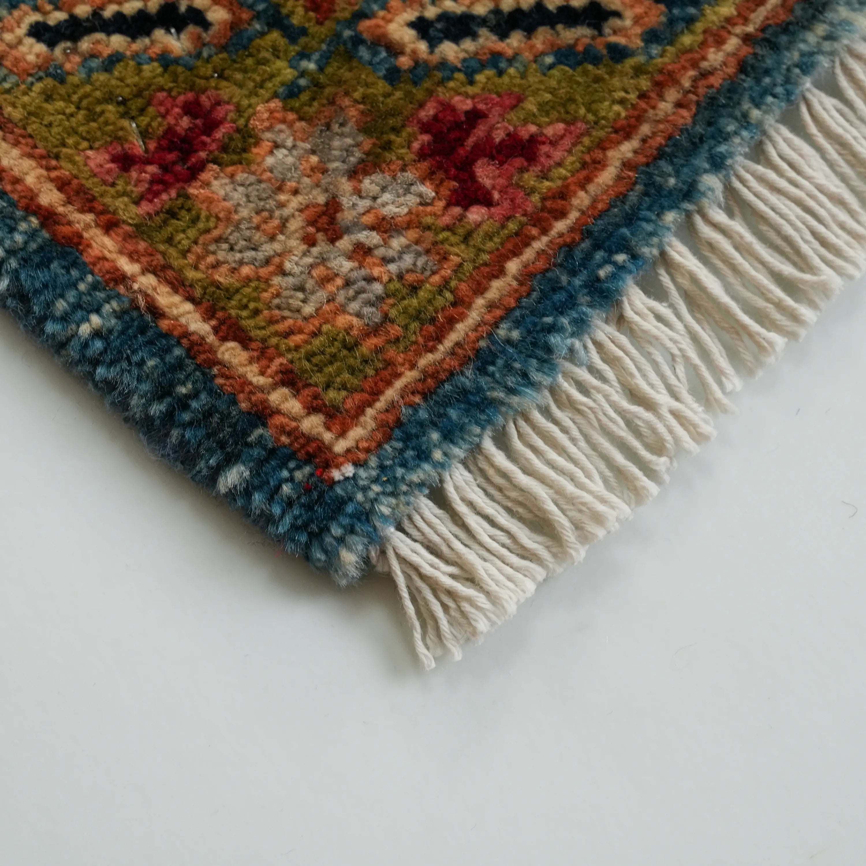 Mihman Serisi El Dokuma Uşak Desenli Mavi Yün Halı