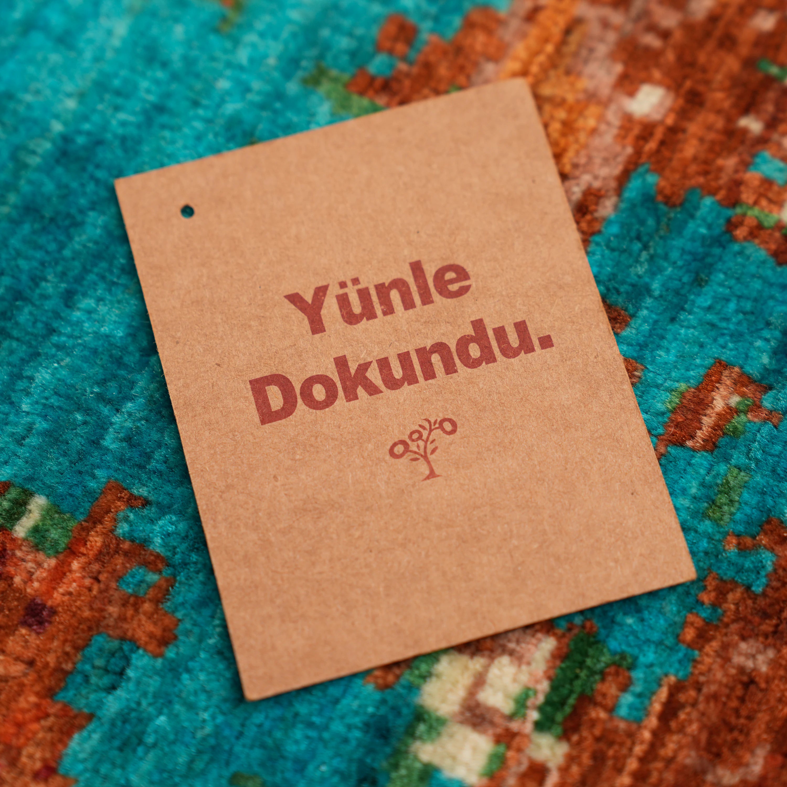 Mihman Serisi El Dokuma Vintage Desenli Rengarenk Yün Halı
