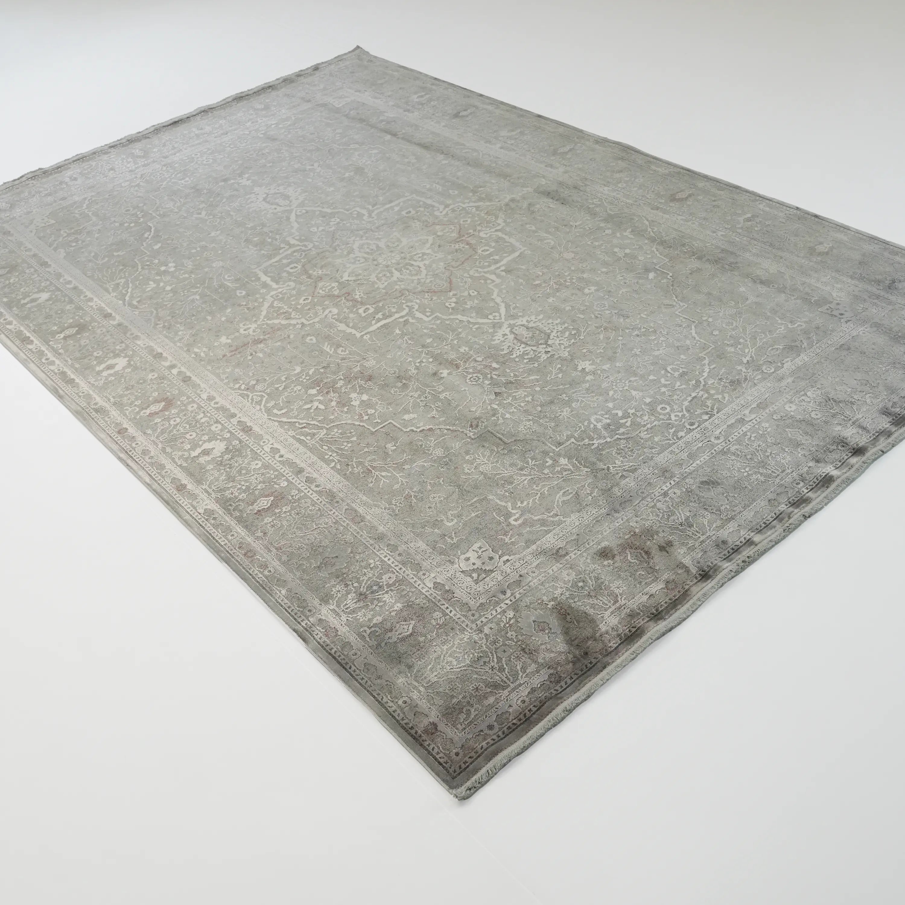 Odak Serisi Çiçek Desenli Gri Viskon Halı