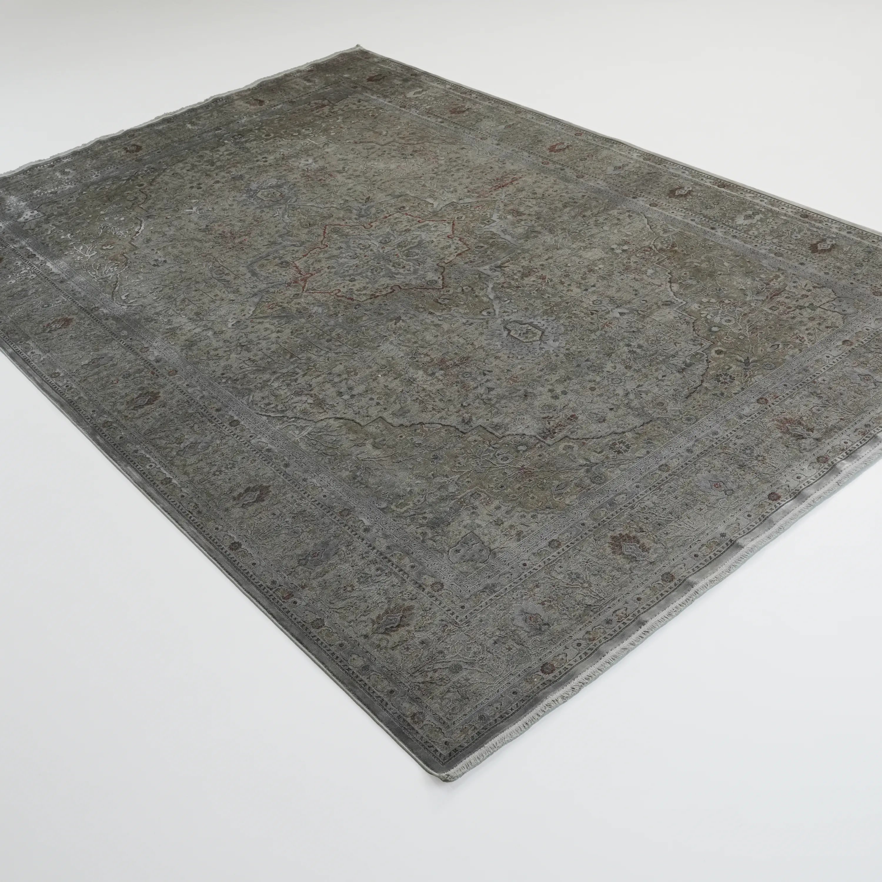 Odak Serisi Çiçek Desenli Gri Viskon Halı