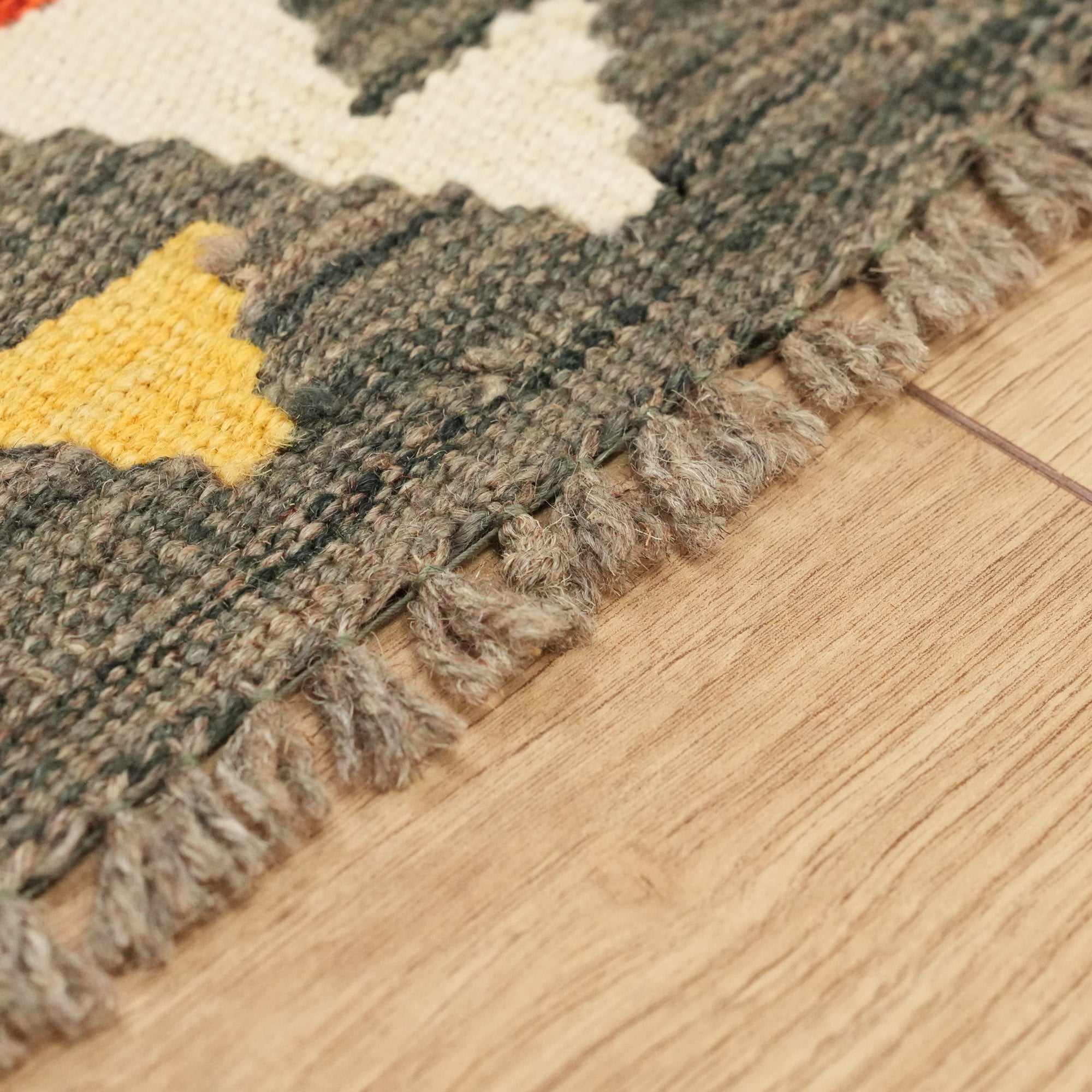 Otantik Desenli El Dokuma Rengarenk Yün Minder